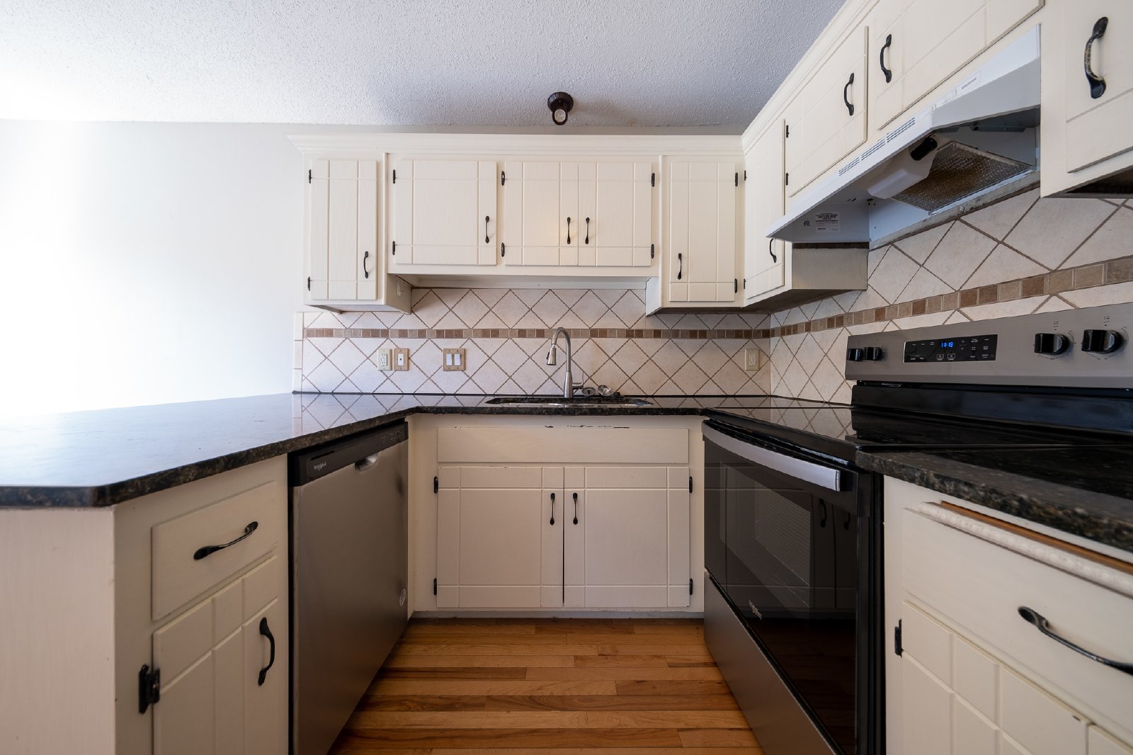 Foliage Avenue West, Rosemount (16068) MJ MG1 **HWP** - 1 property image