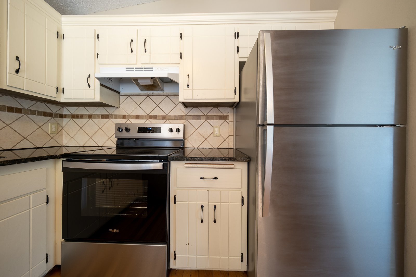 Foliage Avenue West, Rosemount (16068) MJ MG1 **HWP** - 1 property image