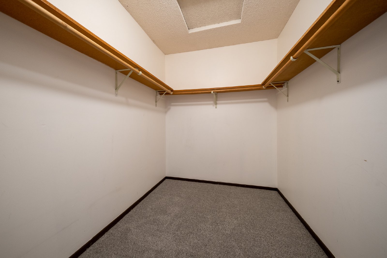 Foliage Avenue West, Rosemount (16068) MJ MG1 **HWP** - 1 property image