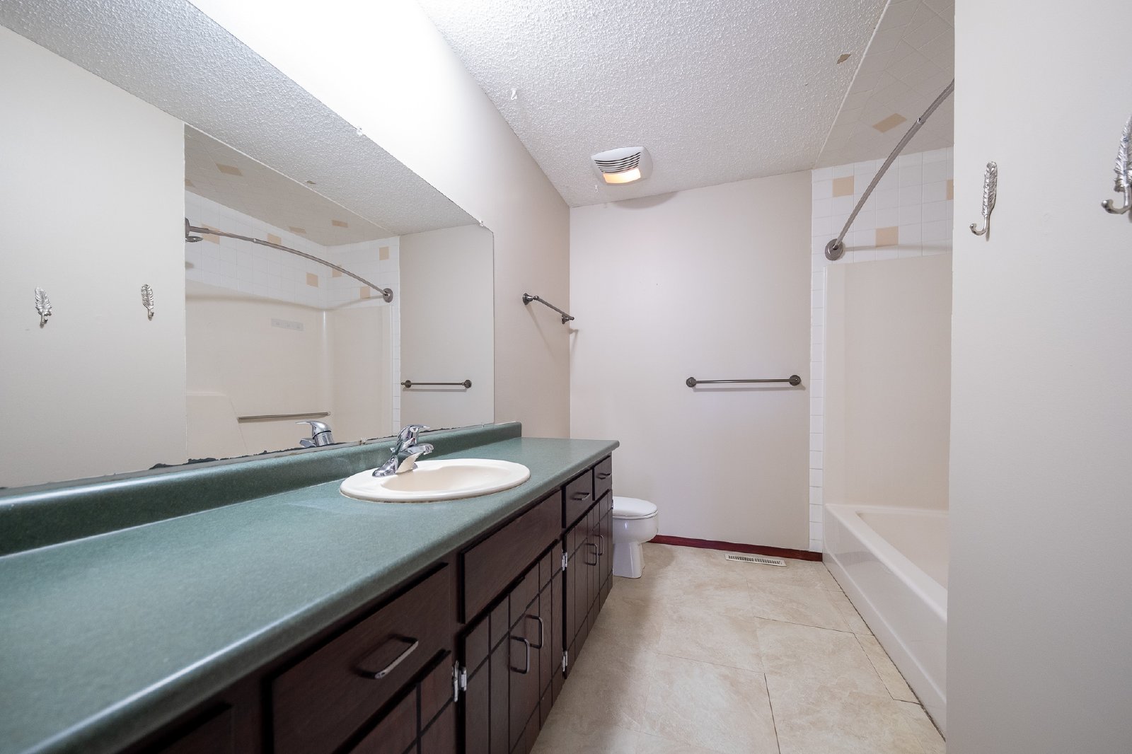 Foliage Avenue West, Rosemount (16068) MJ MG1 **HWP** - 1 property image