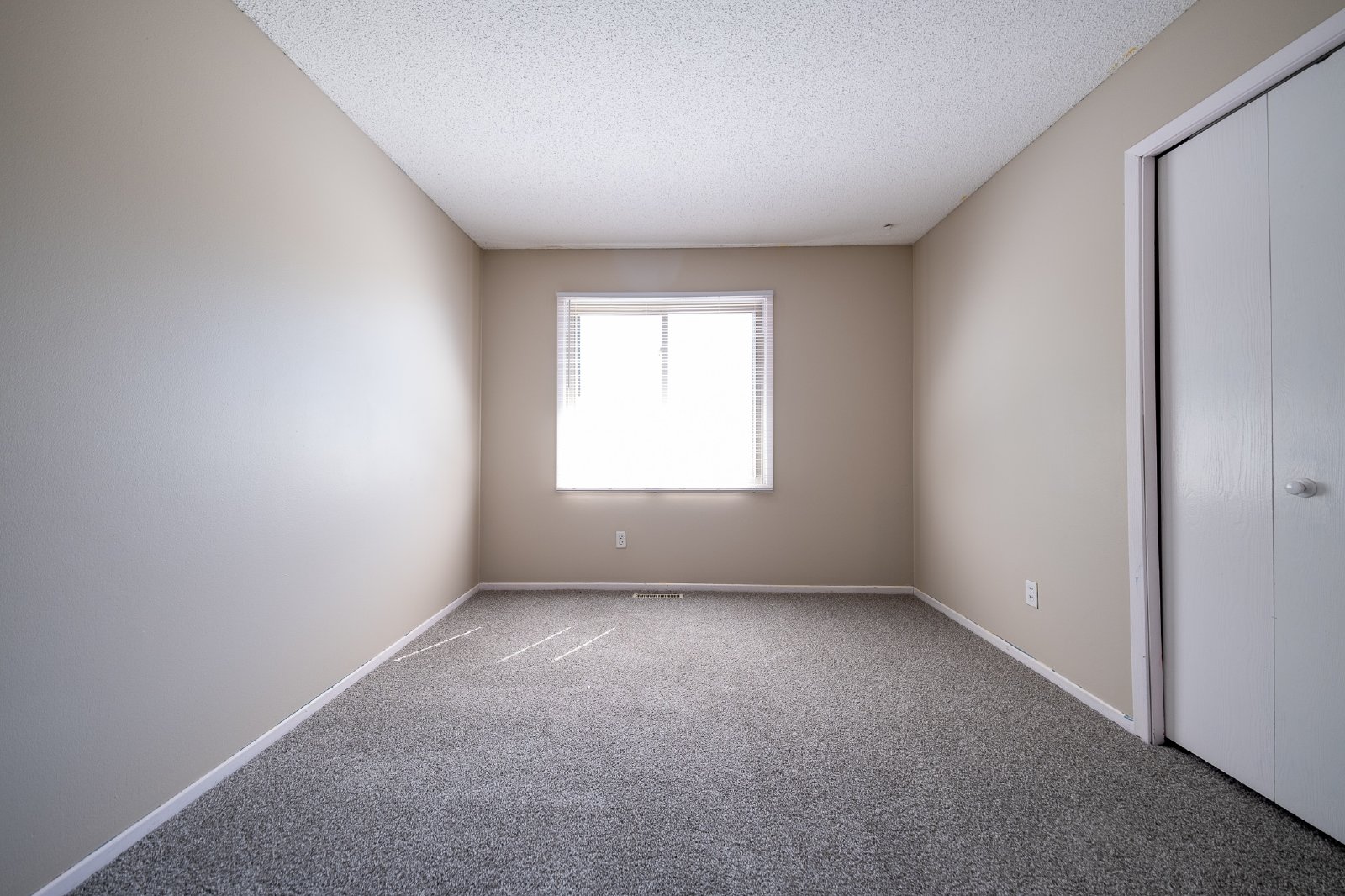 Foliage Avenue West, Rosemount (16068) MJ MG1 **HWP** - 1 property image