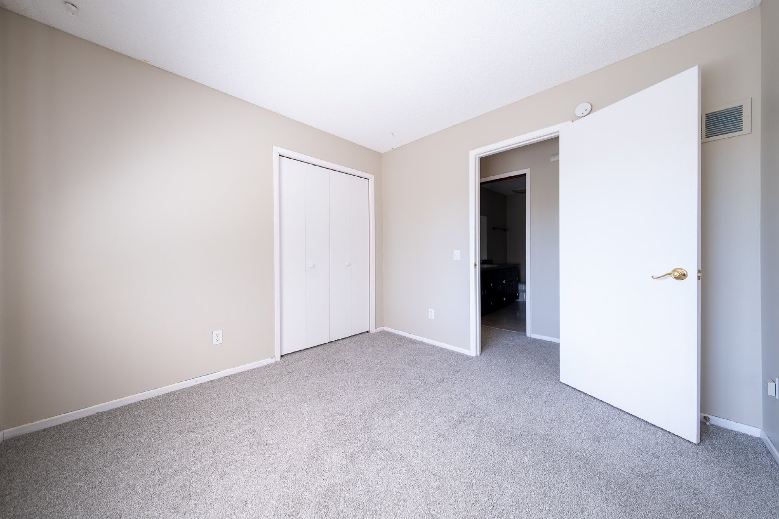 Foliage Avenue West, Rosemount (16068) MJ MG1 **HWP** - 1 property image