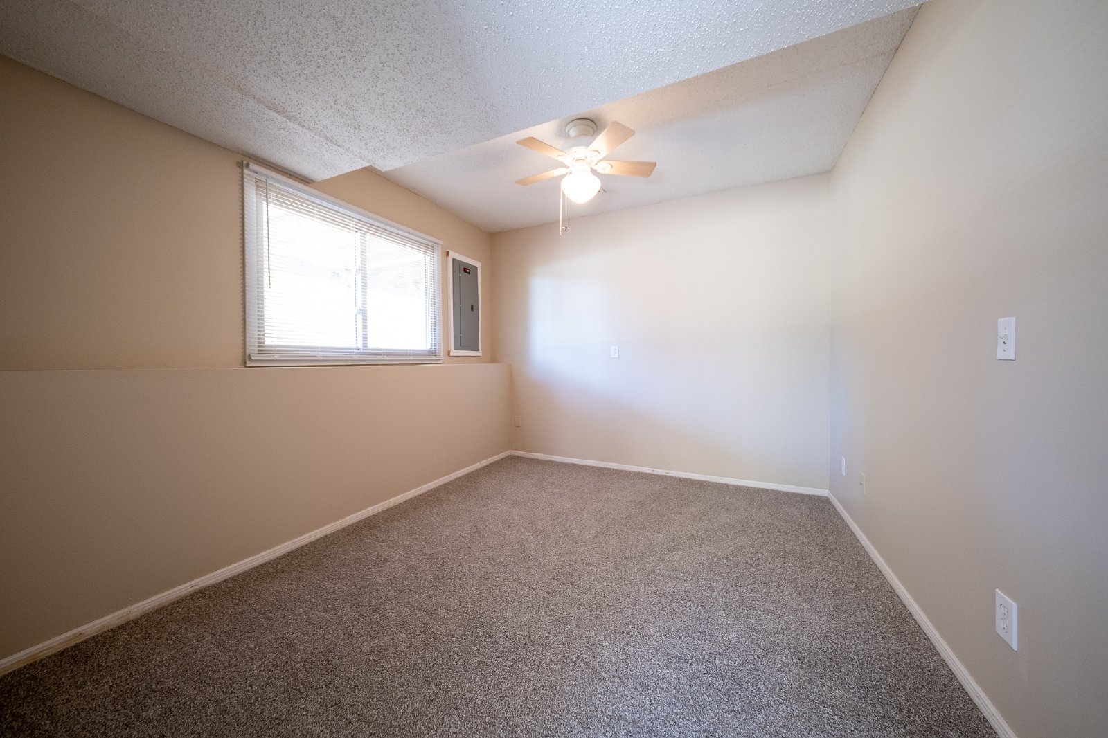 Foliage Avenue West, Rosemount (16068) MJ MG1 **HWP** - 1 property image