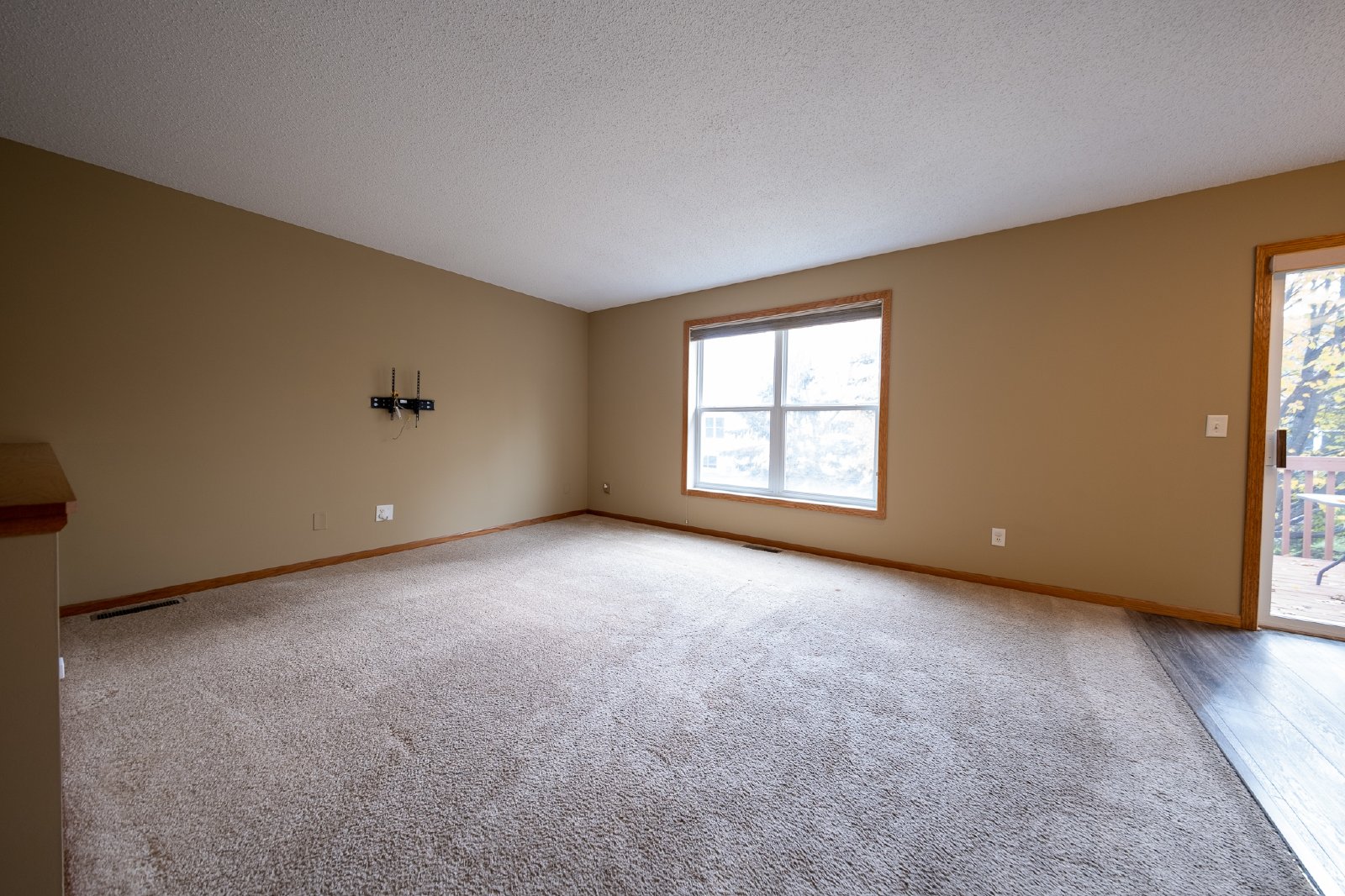 Float Court, Apple Valley (15645) JP CW1 **HWP** - 1 property image