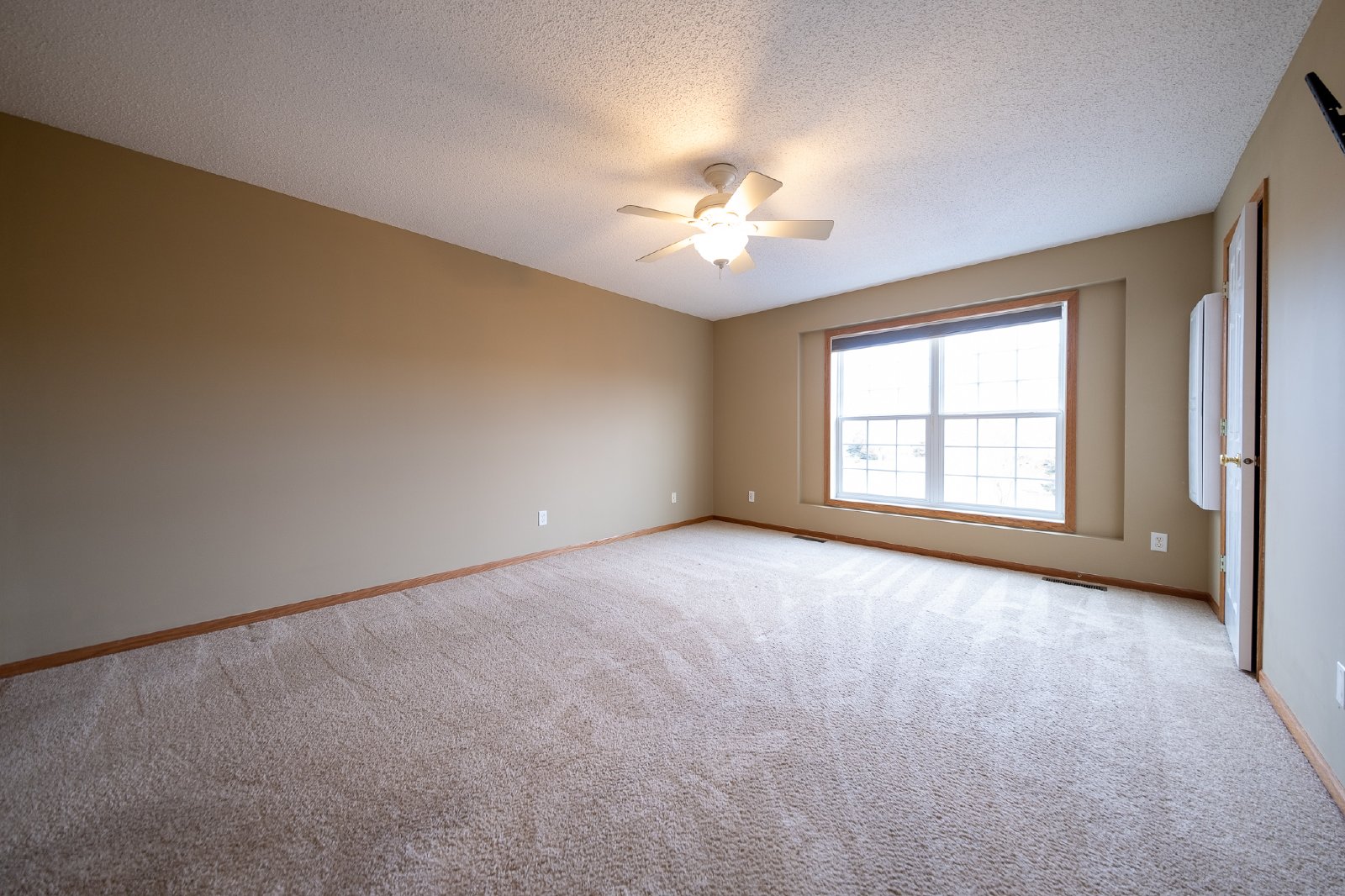 Float Court, Apple Valley (15645) JP CW1 **HWP** - 1 property image