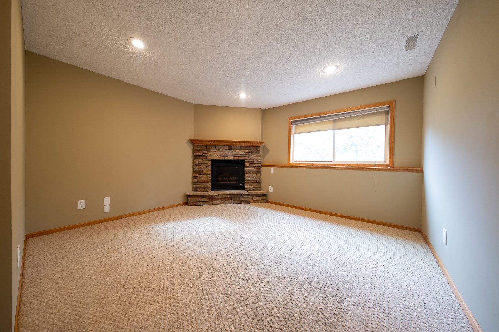 Float Court, Apple Valley (15645) JP CW1 **HWP** - 1 property image