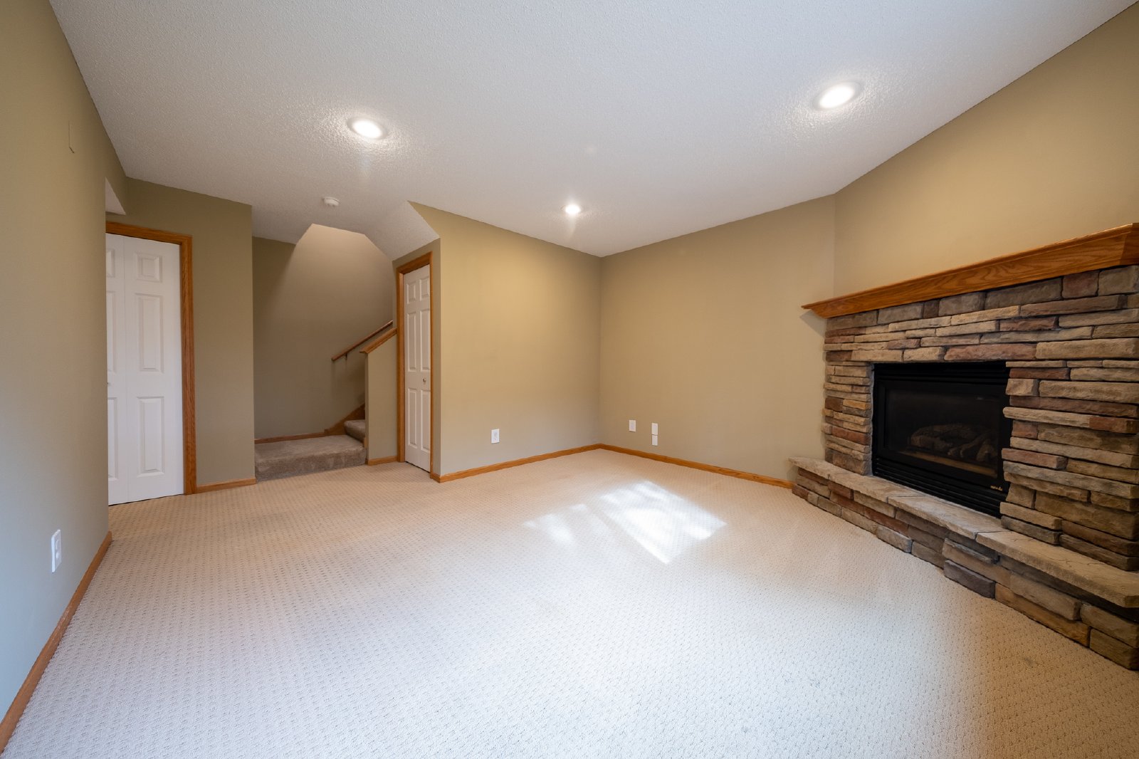 Float Court, Apple Valley (15645) JP CW1 **HWP** - 1 property image