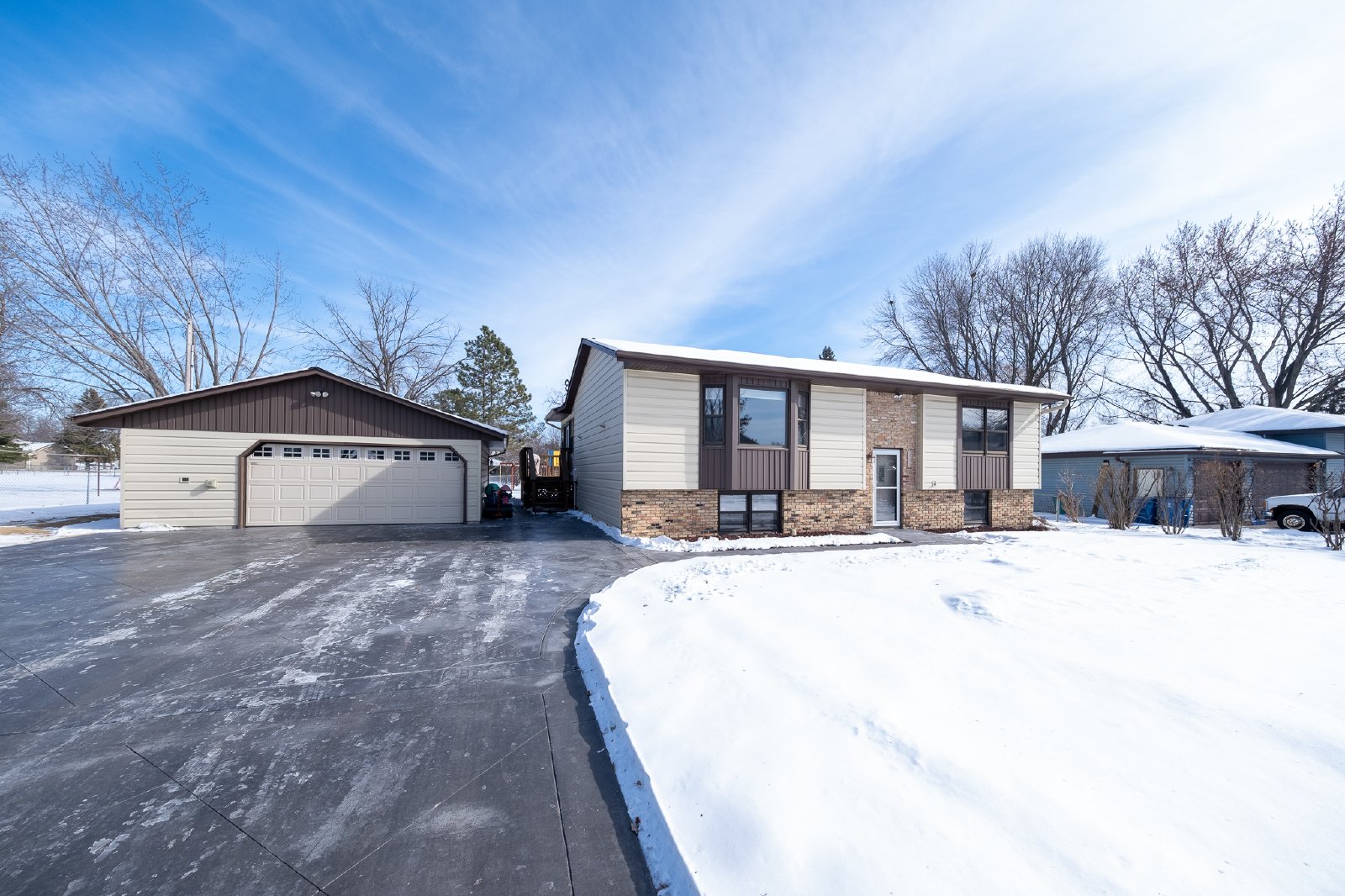 Independence Avenue North, Champlin (1305) MH KK1 *HWP* - 1 property image