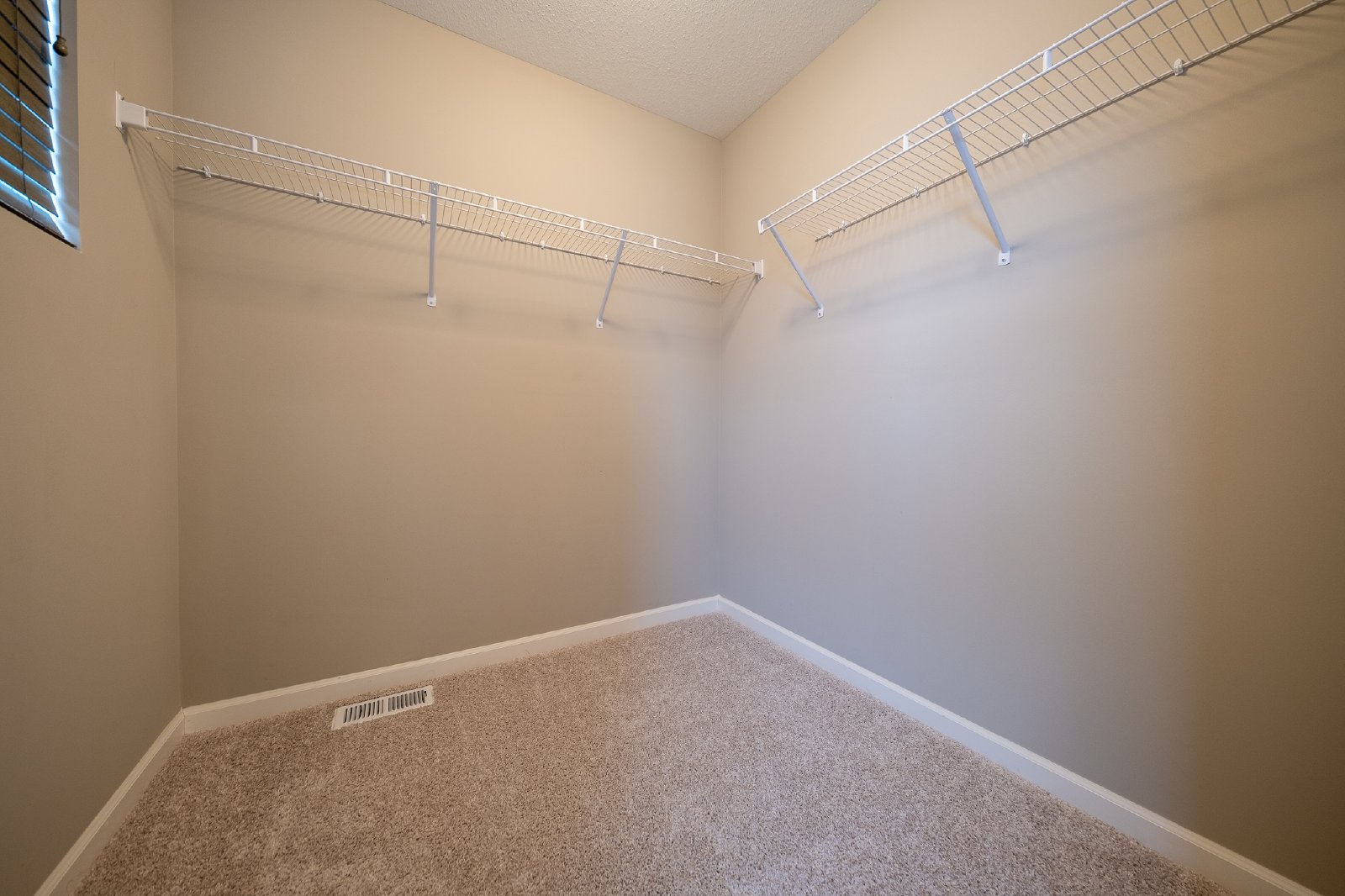 Walnut Grove Way North, Maple Grove (7170) JP KZ1 - 1 property image