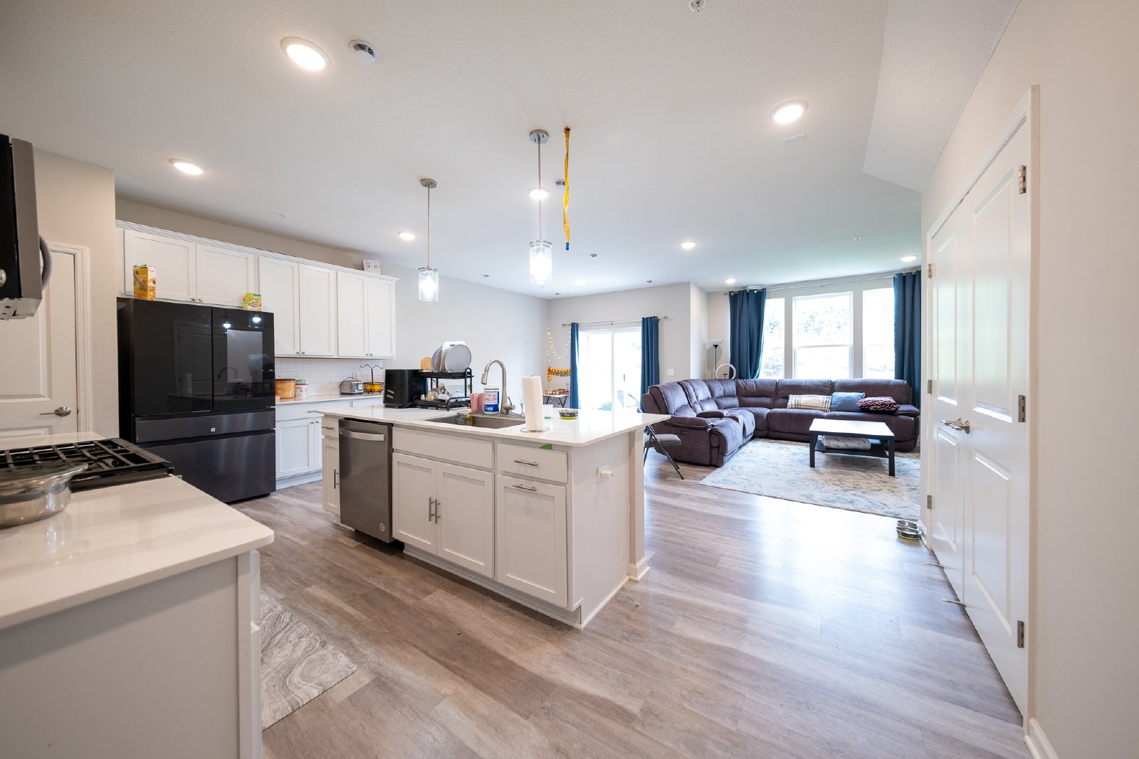 Avery Court, Eagan (4872) MJ CW1 - 1 property image