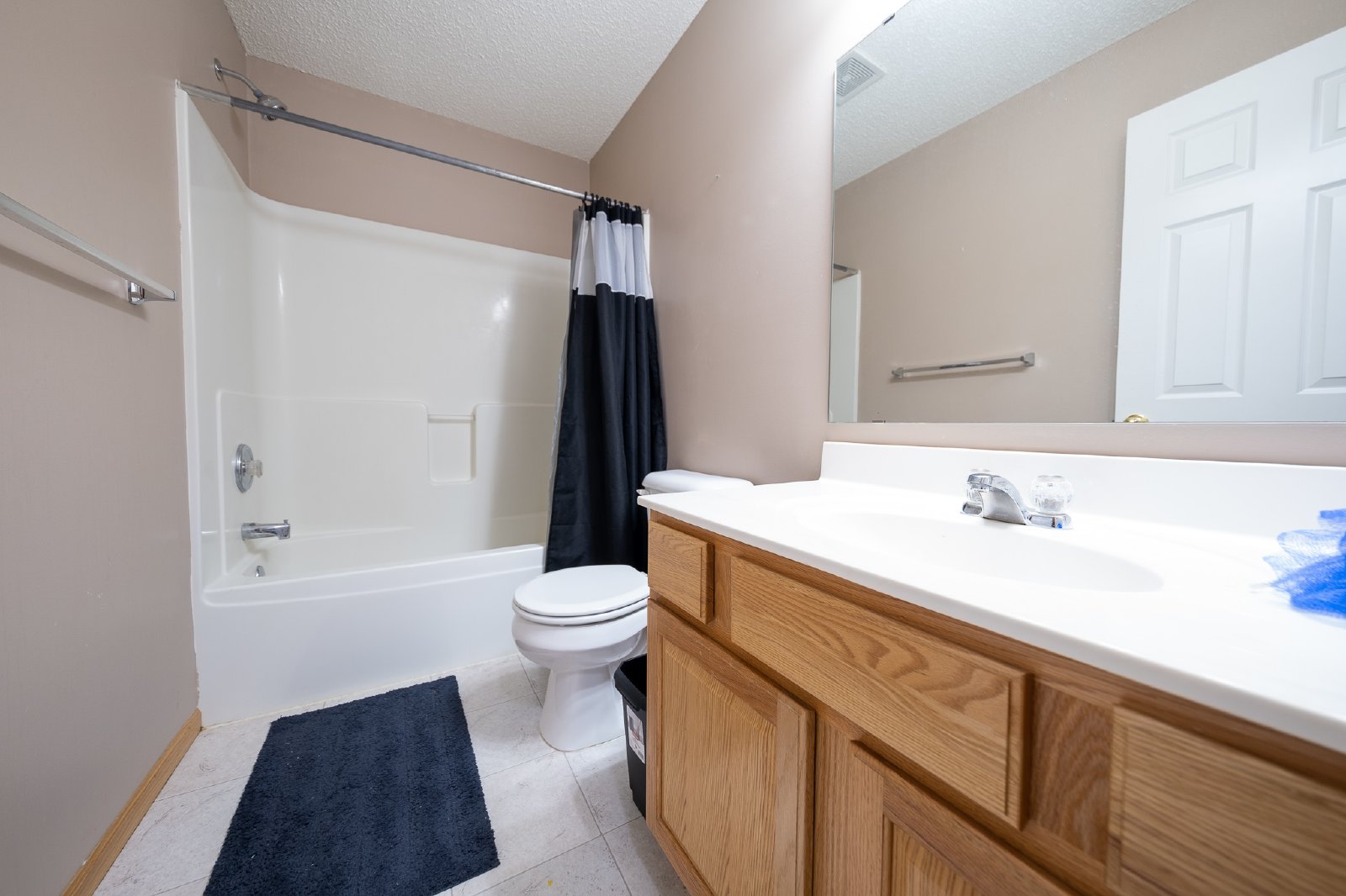 Village Parkway, Circle Pines (710) LS ER1 - 1 property image