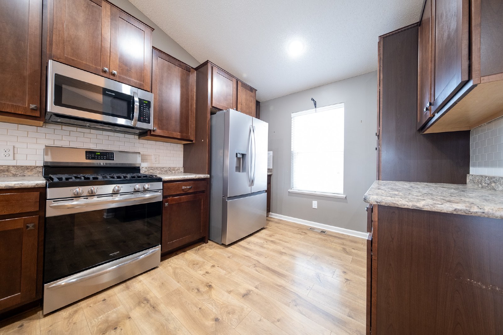 Emory Circle, Apple Valley (15141) LY KK1 - 1 property image