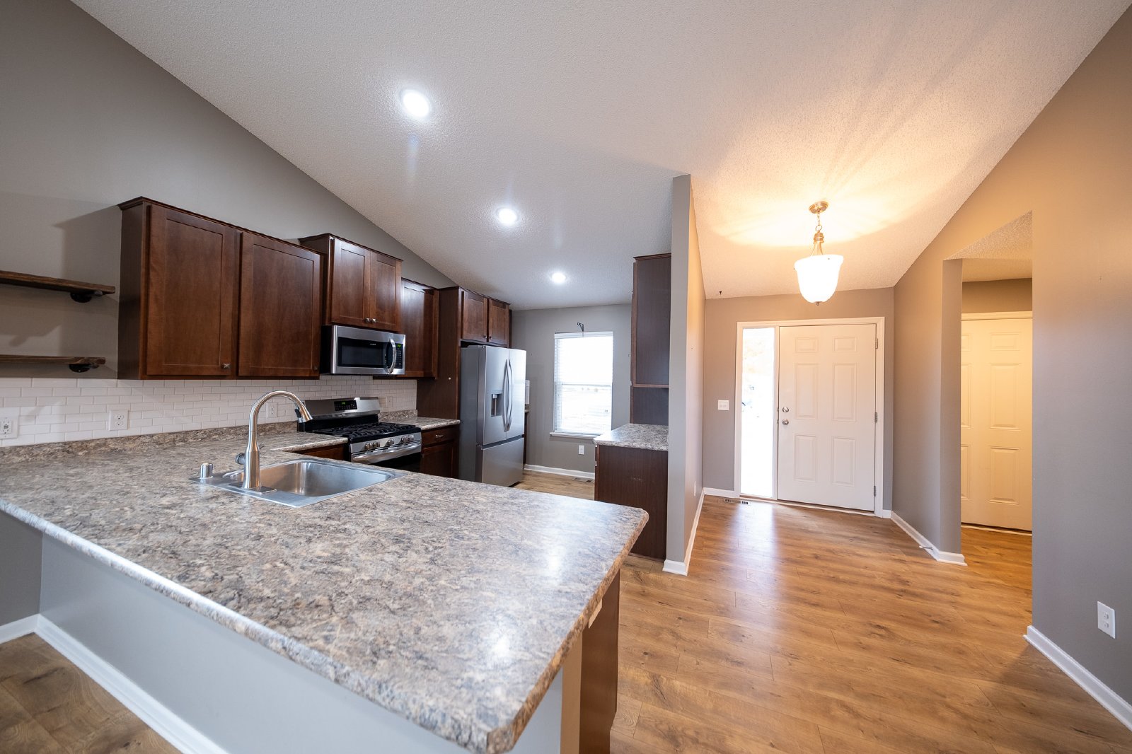 Emory Circle, Apple Valley (15141) LY KK1 - 1 property image