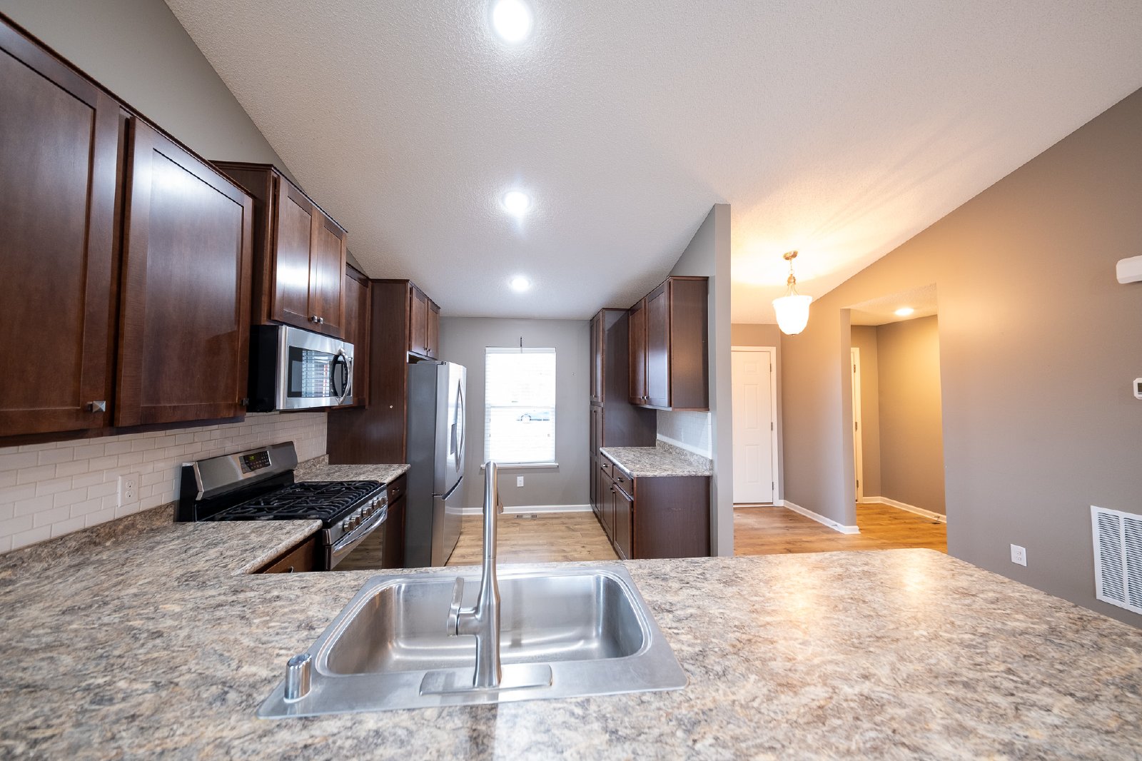 Emory Circle, Apple Valley (15141) LY KK1 - 1 property image