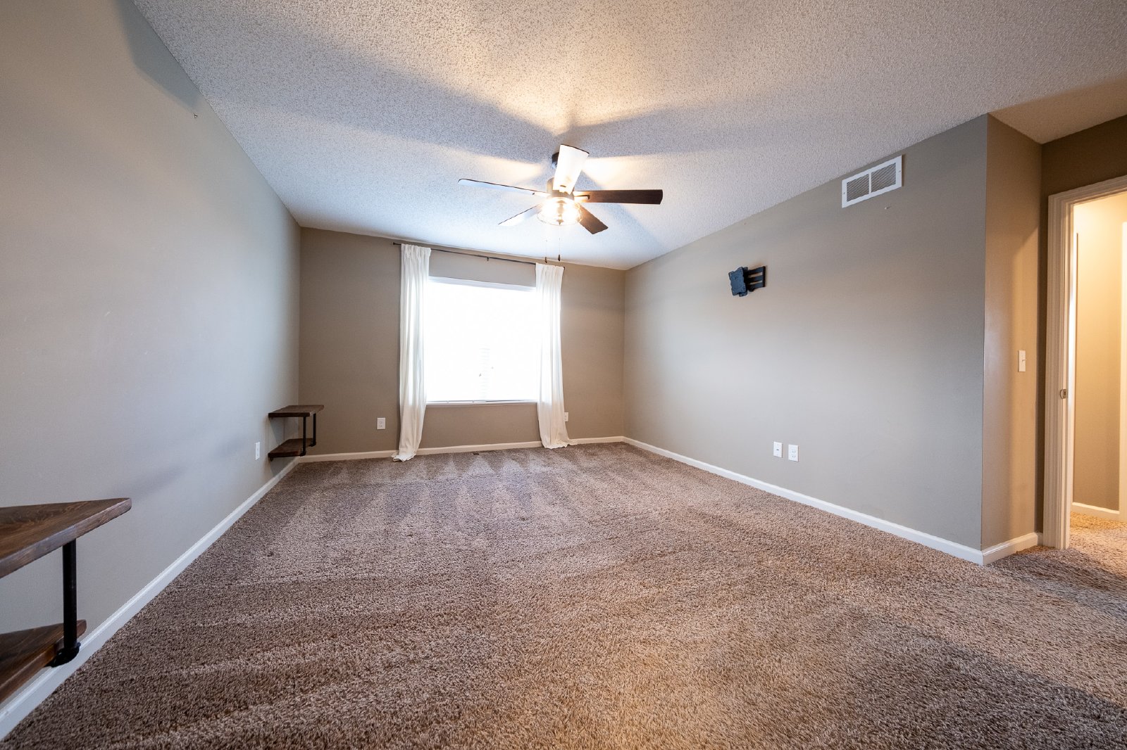 Emory Circle, Apple Valley (15141) LY KK1 - 1 property image