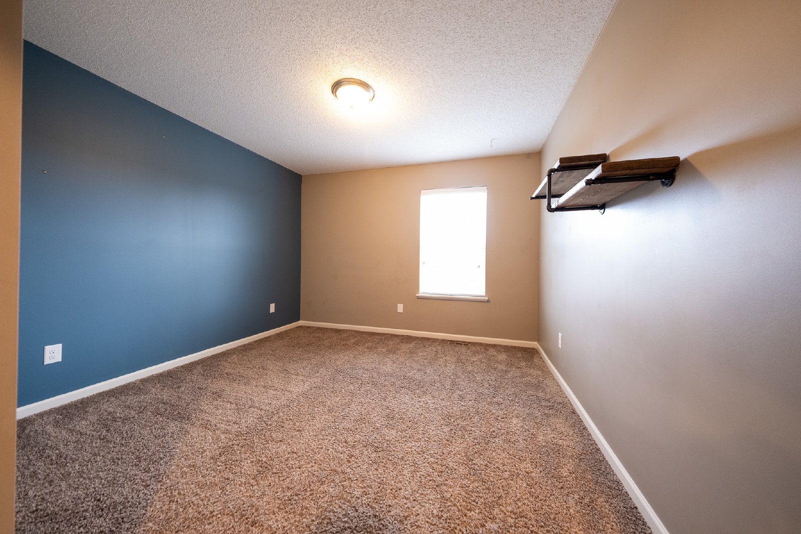 Emory Circle, Apple Valley (15141) LY KK1 - 1 property image