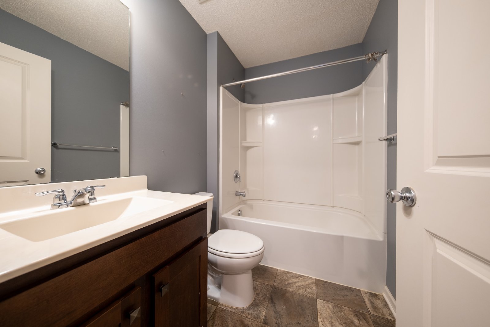 Emory Circle, Apple Valley (15141) LY KK1 - 1 property image