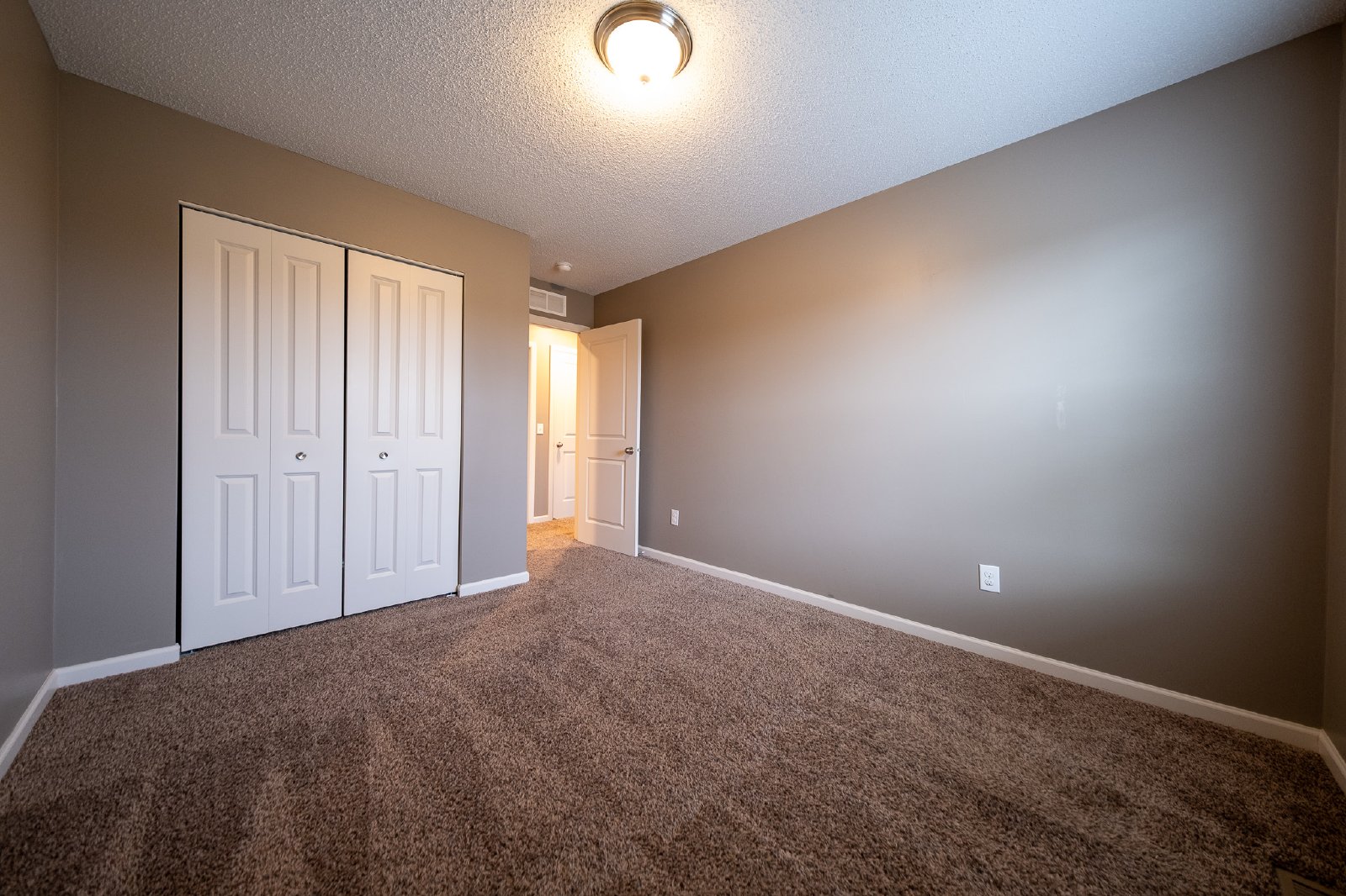Emory Circle, Apple Valley (15141) LY KK1 - 1 property image