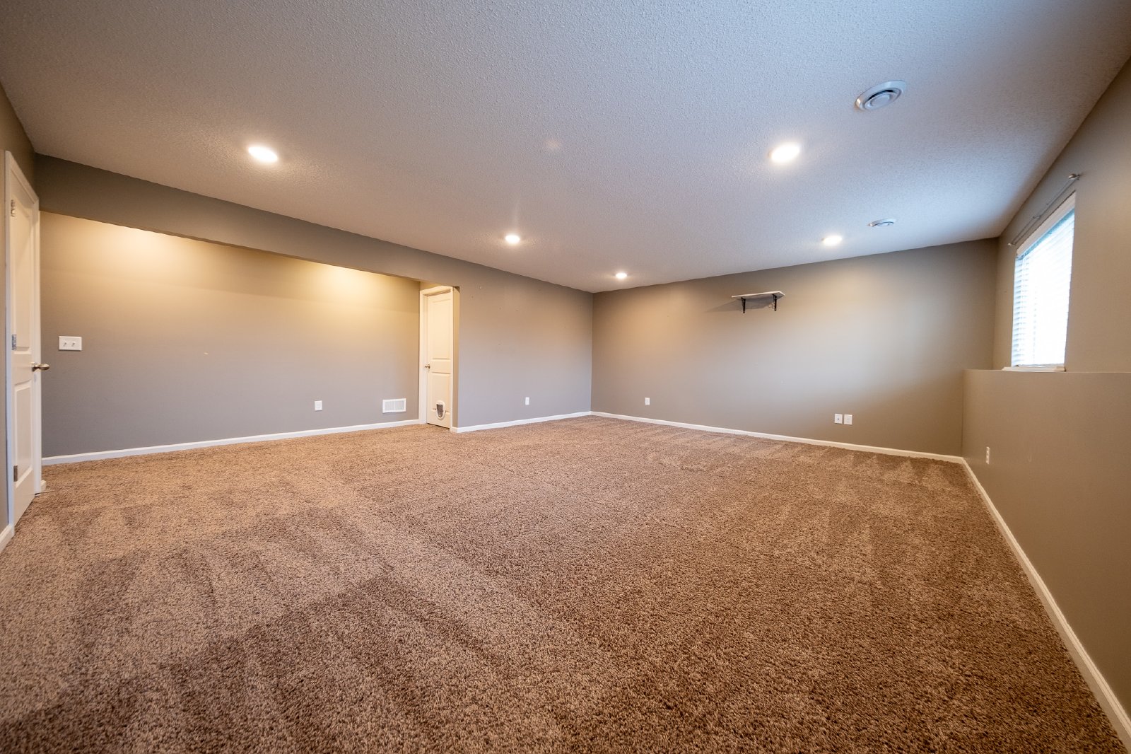 Emory Circle, Apple Valley (15141) LY KK1 - 1 property image