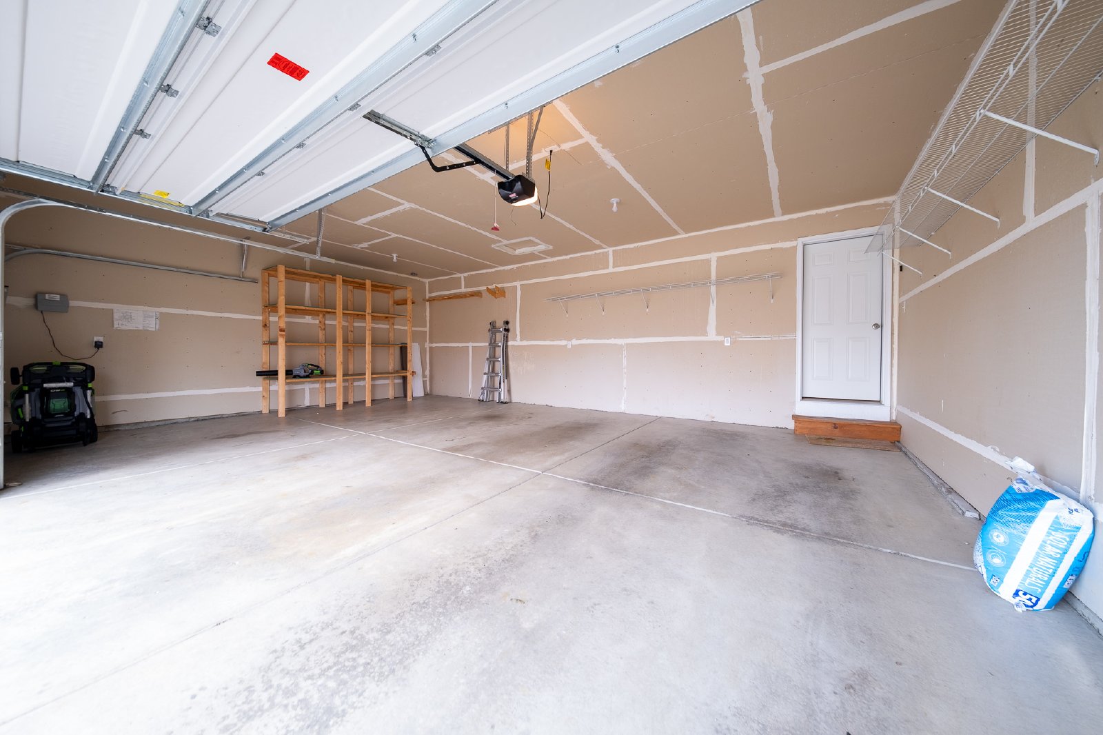 Emory Circle, Apple Valley (15141) LY KK1 - 1 property image