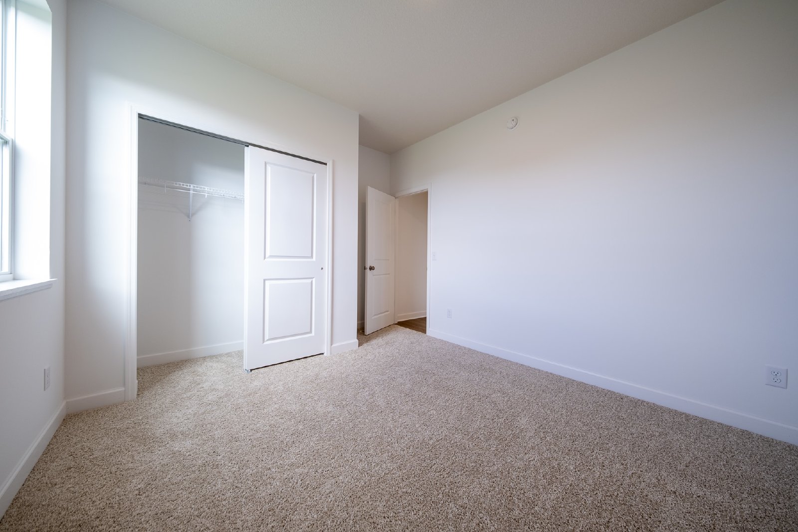 Isla Way, Rogers (22660) LY MG1 *HWP* - 1 property image