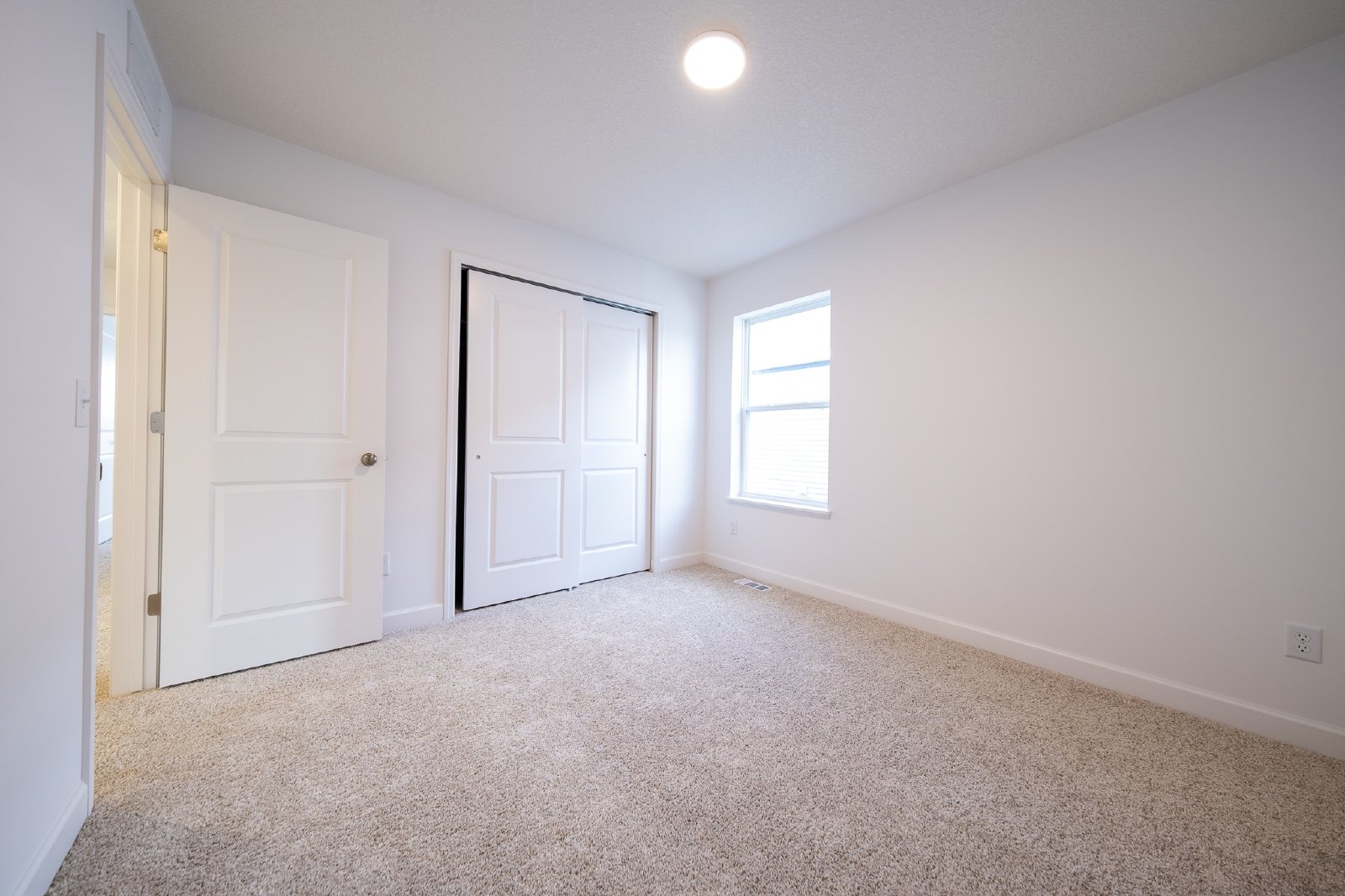 Isla Way, Rogers (22660) LY MG1 *HWP* - 1 property image