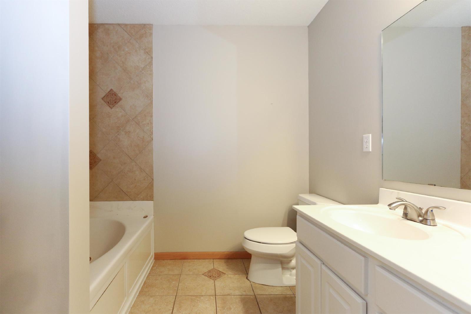 Stratford Circle South, Shakopee (8033) LY JC1 - 1 property image