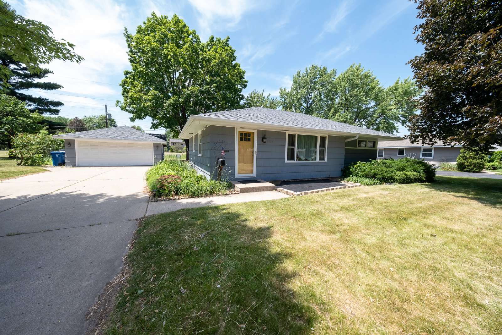Columbus Avenue South, Bloomington (9924) LS KK1 **HWP** - 1 property image