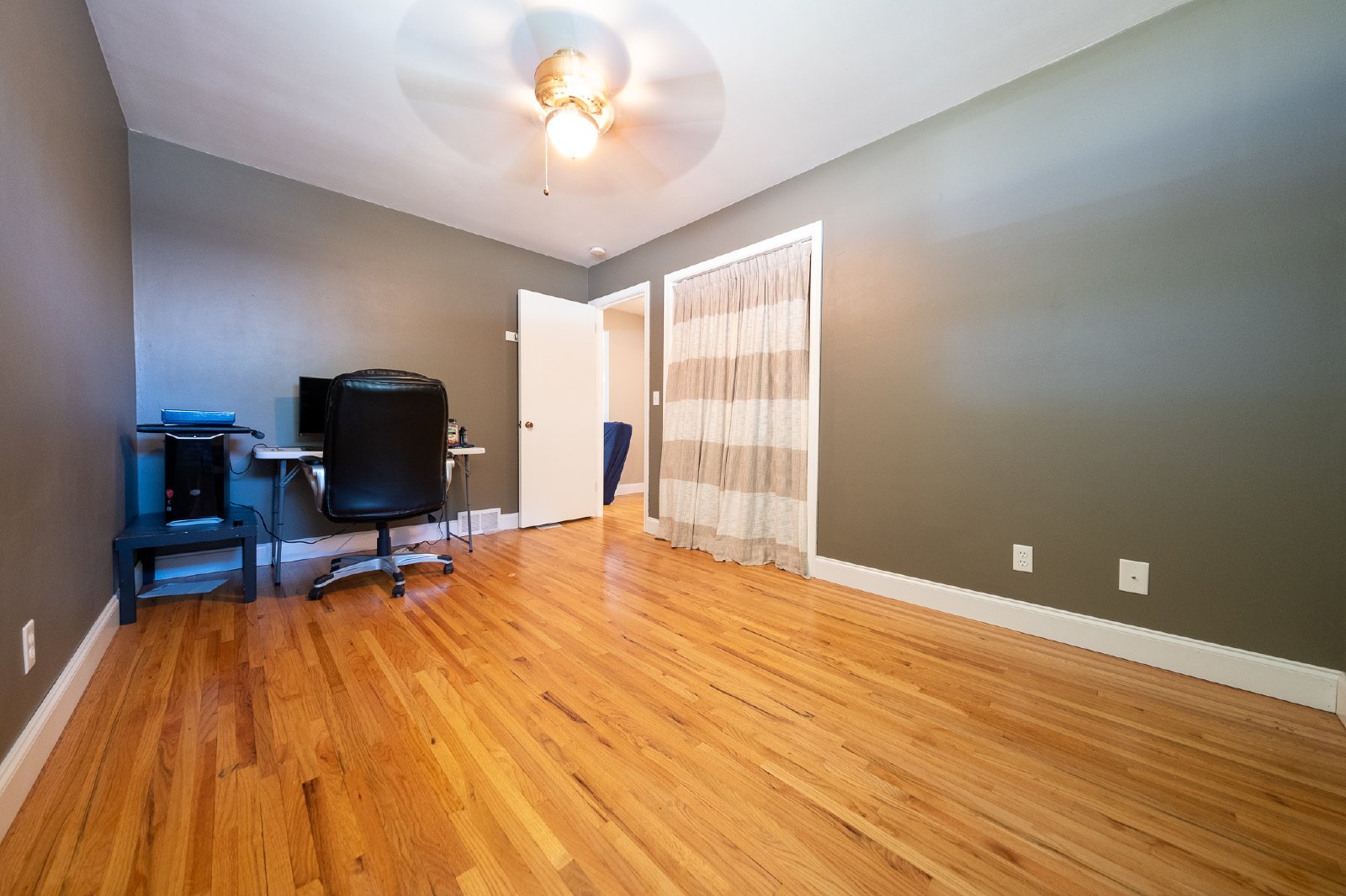 Columbus Avenue South, Bloomington (9924) LS KK1 **HWP** - 1 property image