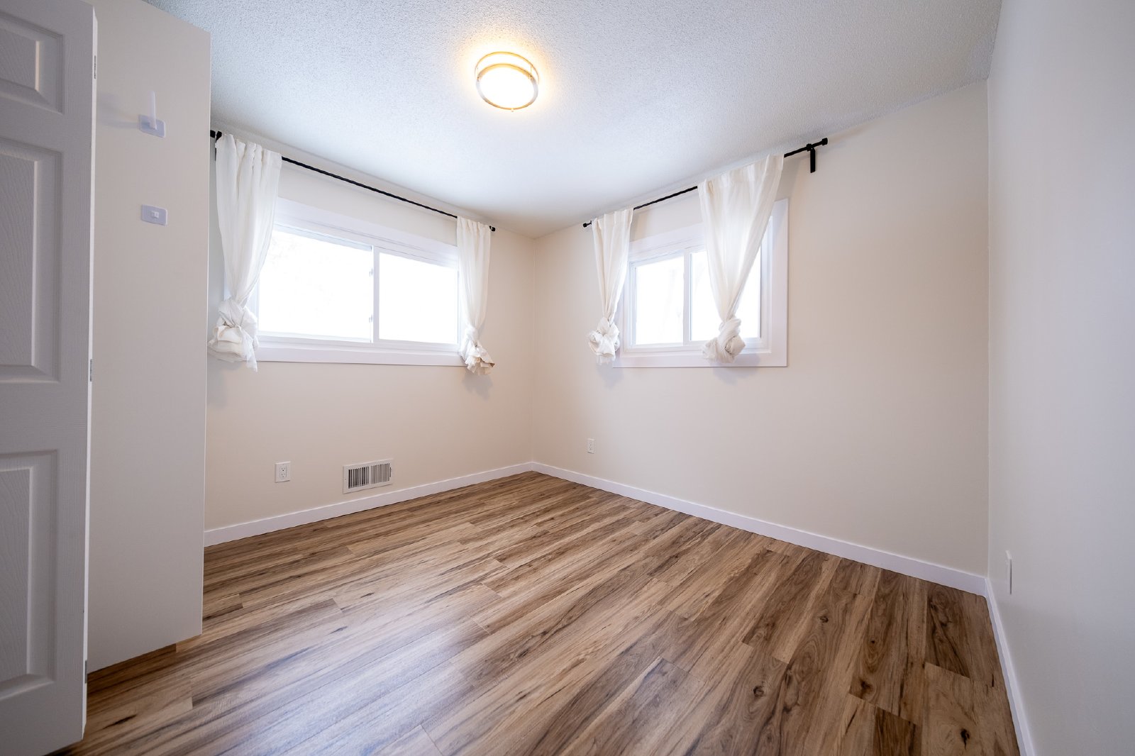 Lynn Avenue, Edina (4104) MJ JS1 - 1 property image