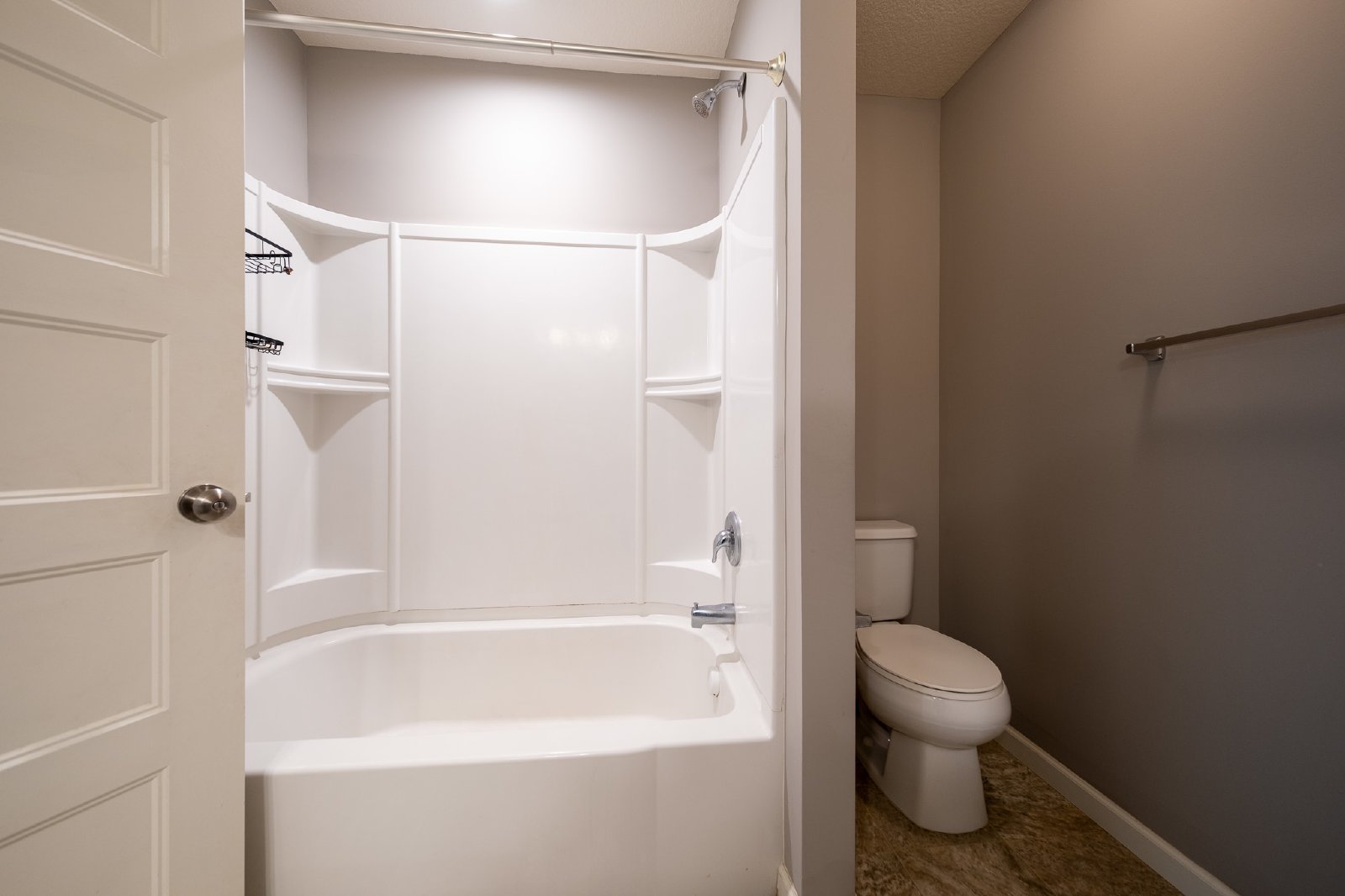 Guthrie Drive, Lakeville (20817) LY JS1 *HWP* - 1 property image