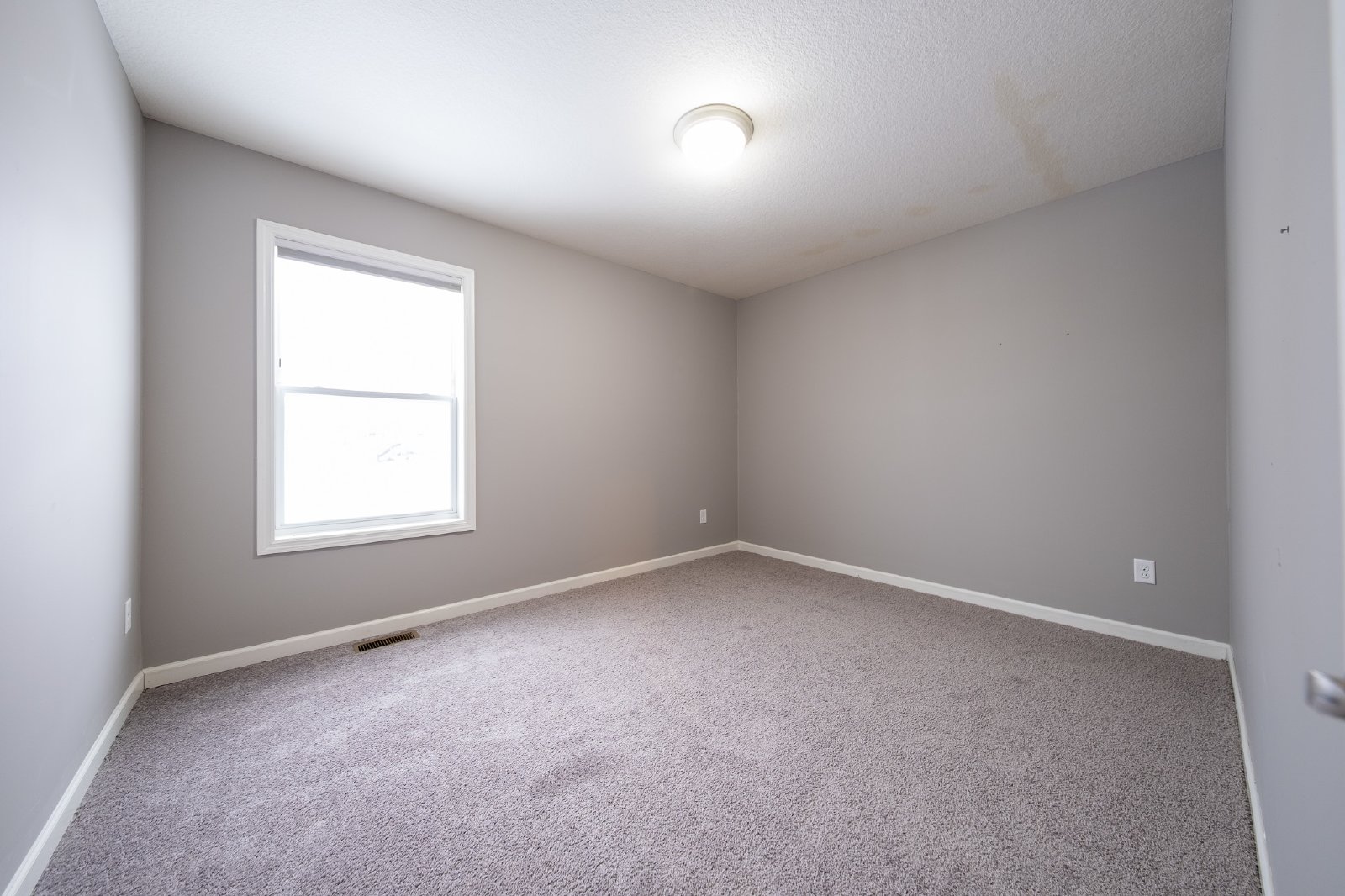 Guthrie Drive, Lakeville (20817) LY JS1 *HWP* - 1 property image