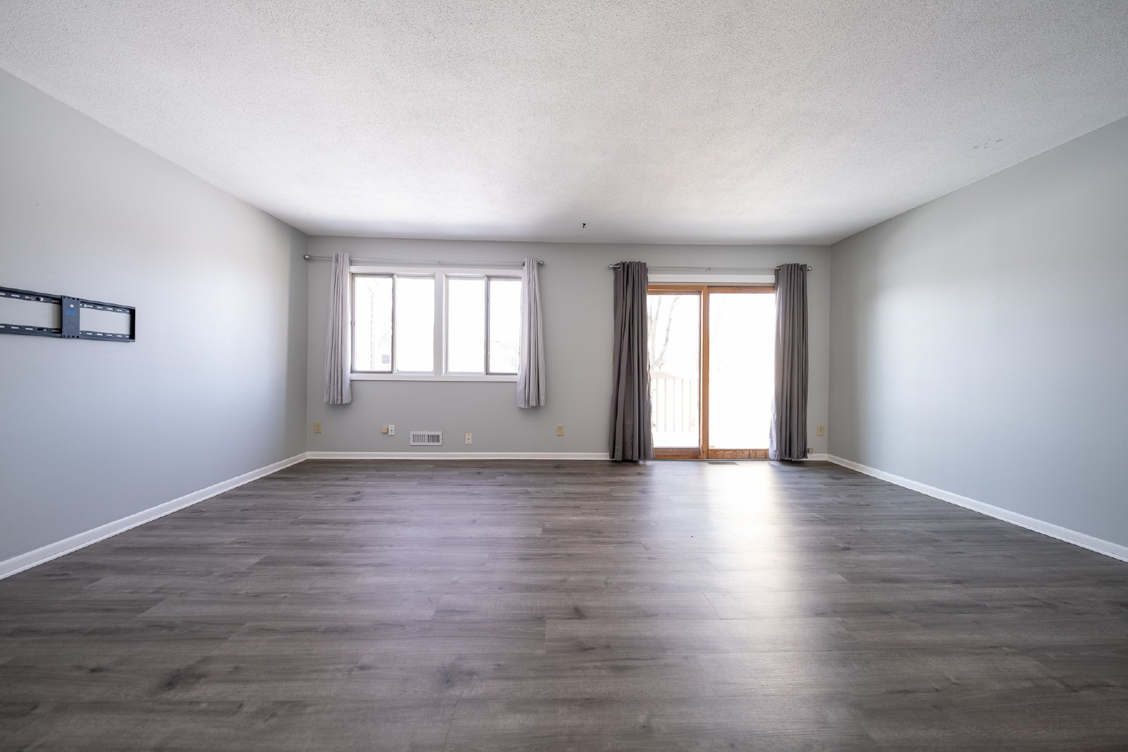 Whitney Drive, Apple Valley (7677) LS CW1 *HWP* - 1 property image