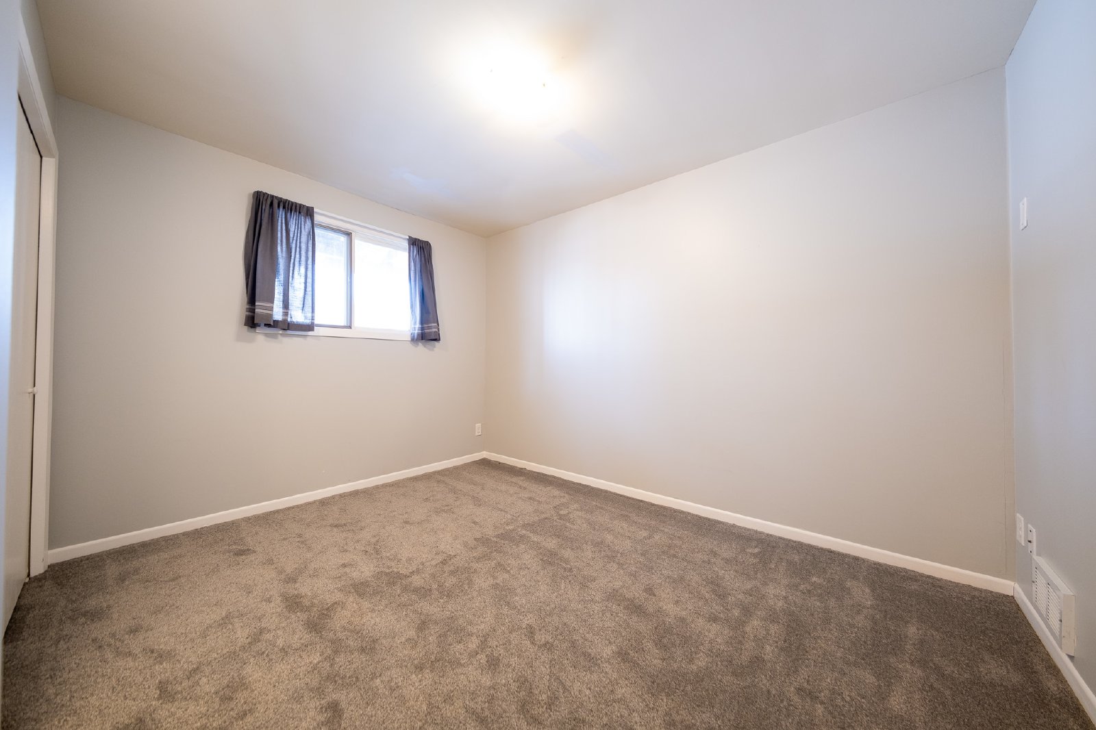 Whitney Drive, Apple Valley (7677) LS CW1 *HWP* - 1 property image