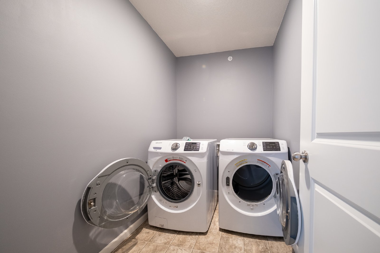 Bronze Parkway, Rosemount (13369) LS DG1 *HWP* - 1 property image