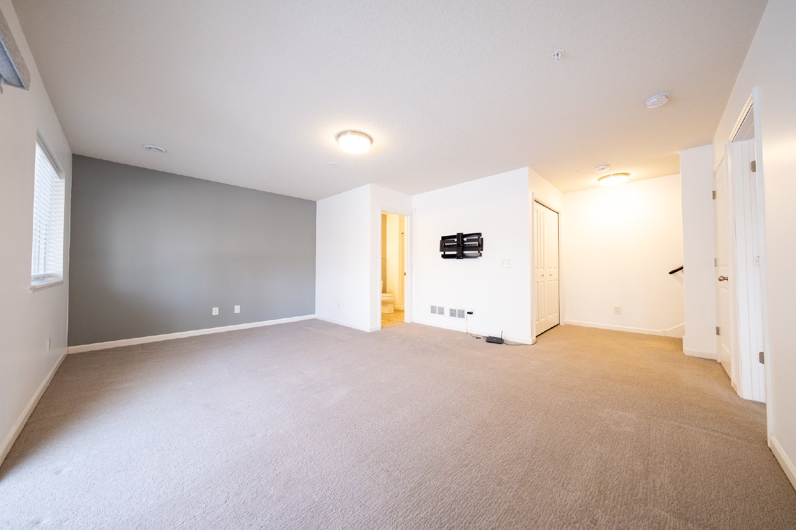 Bronze Parkway, Rosemount (13369) LS DG1 *HWP* - 1 property image