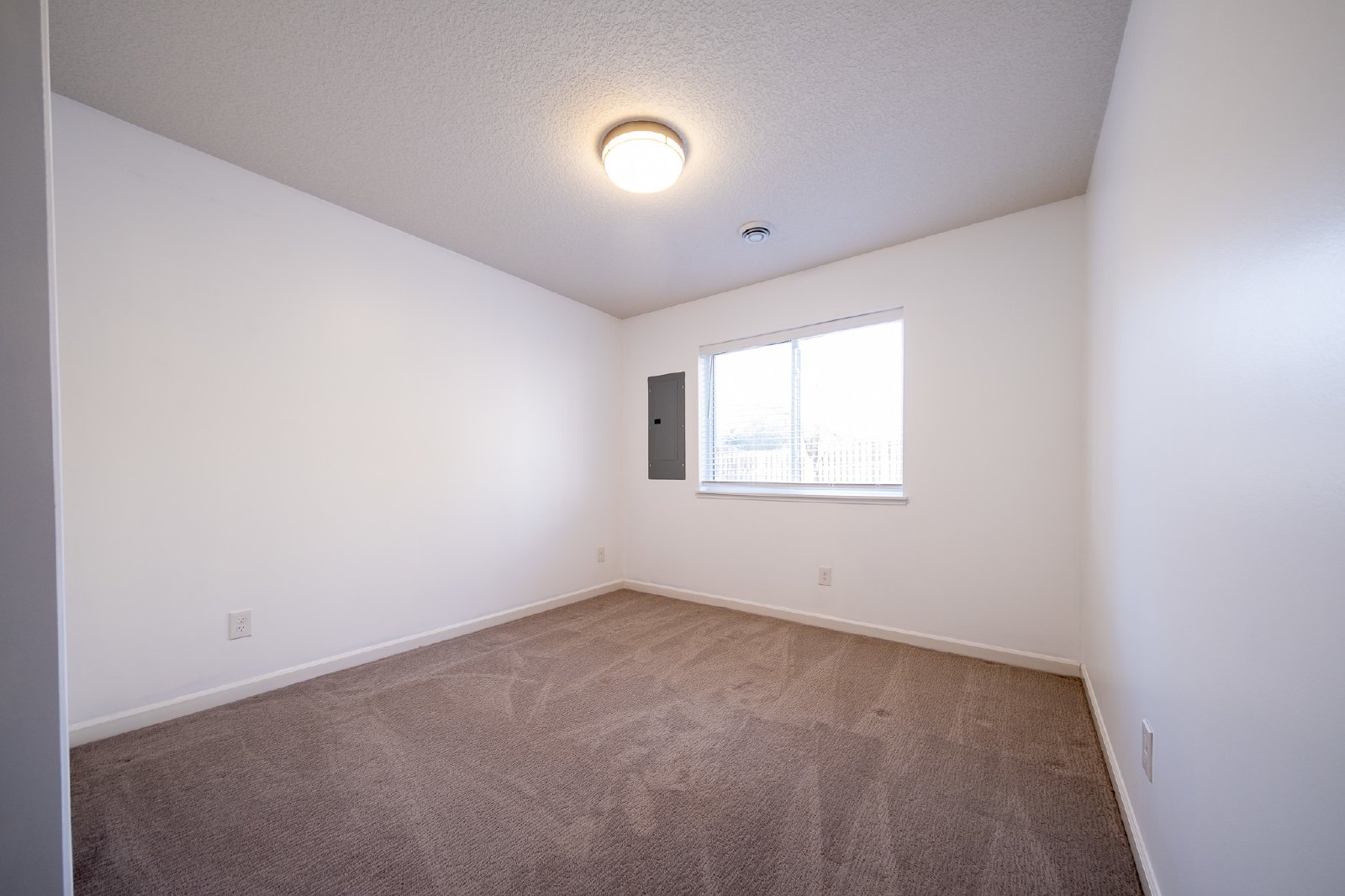 Bronze Parkway, Rosemount (13369) LS DG1 *HWP* - 1 property image