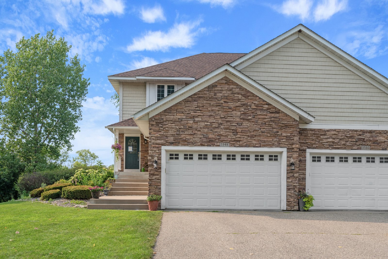 Malibu Drive, Edina (5548) LY KZ1 **HWP** - 1 property image