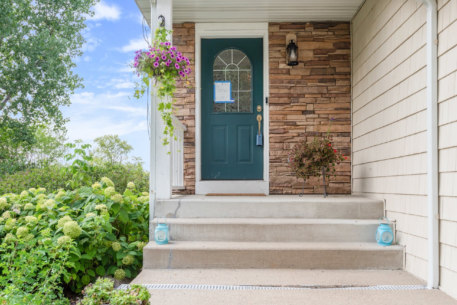 Malibu Drive, Edina (5548) LY KZ1 **HWP** - 1 property image