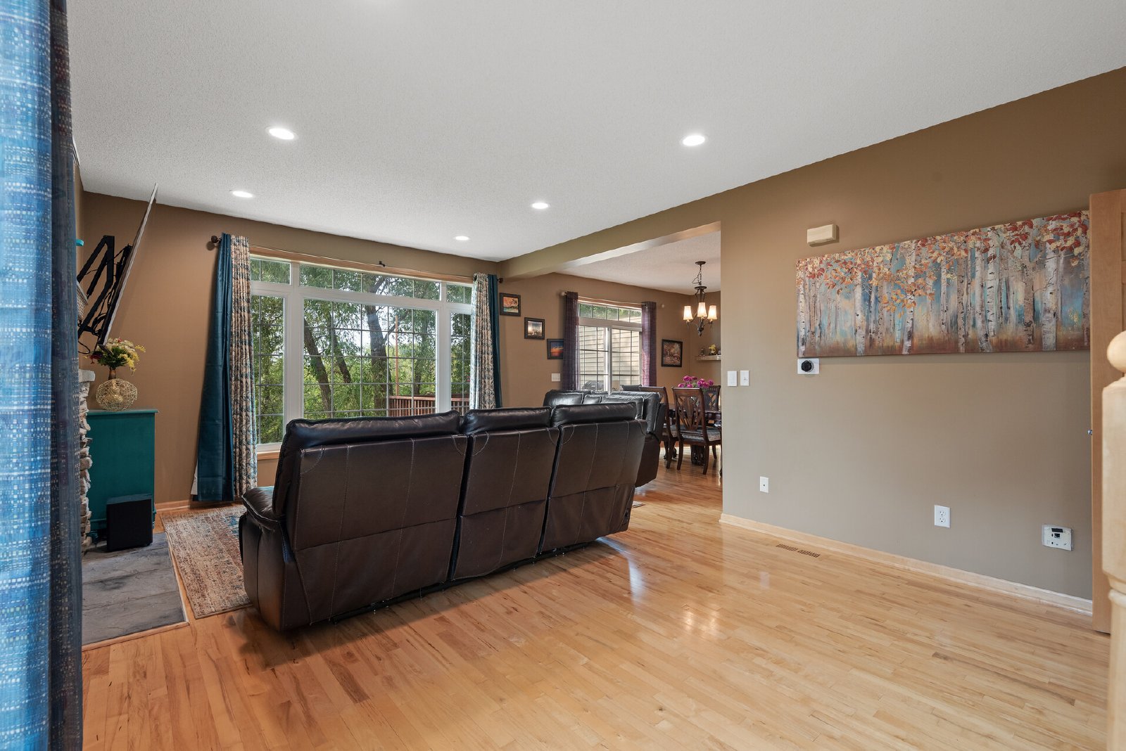 Malibu Drive, Edina (5548) LY KZ1 **HWP** - 1 property image