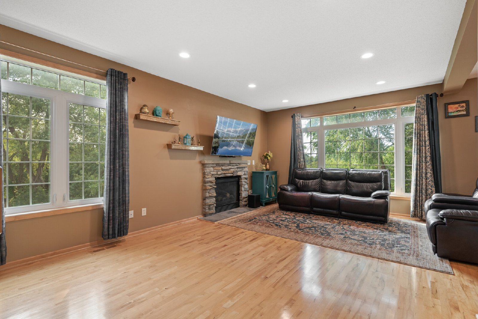 Malibu Drive, Edina (5548) LY KZ1 **HWP** - 1 property image