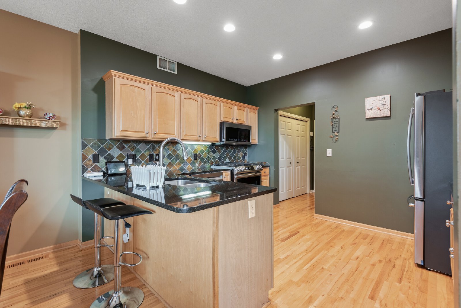 Malibu Drive, Edina (5548) LY KZ1 **HWP** - 1 property image