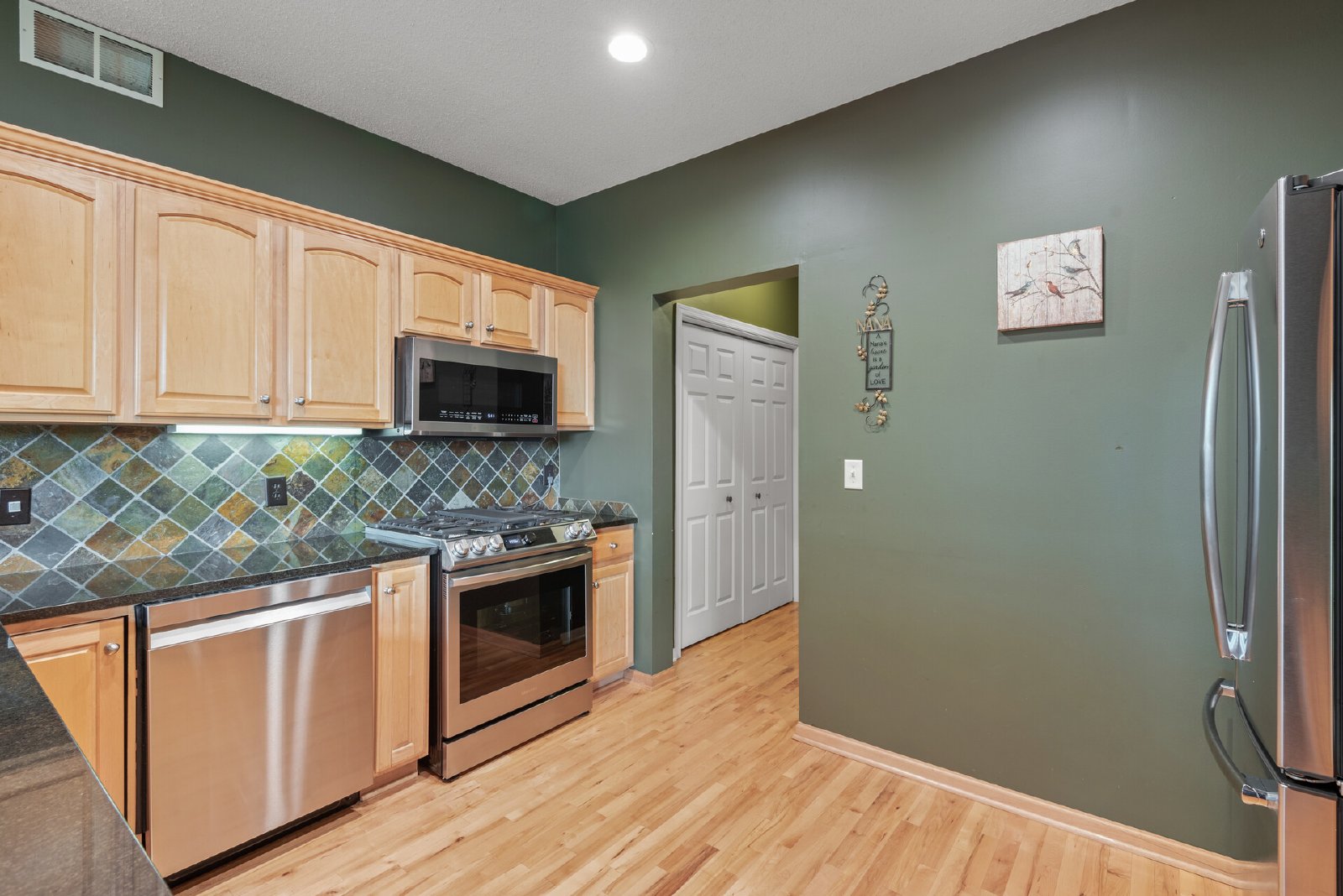 Malibu Drive, Edina (5548) LY KZ1 **HWP** - 1 property image