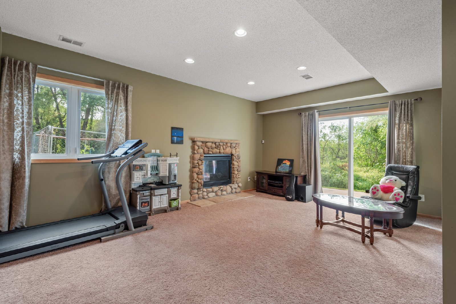 Malibu Drive, Edina (5548) LY KZ1 **HWP** - 1 property image