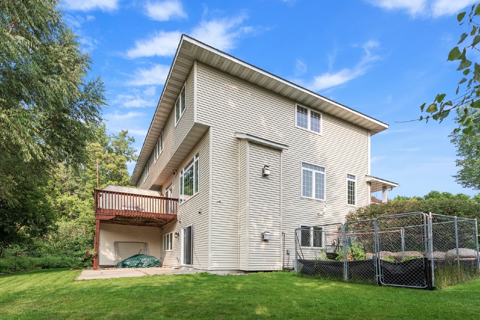 Malibu Drive, Edina (5548) LY KZ1 **HWP** - 1 property image