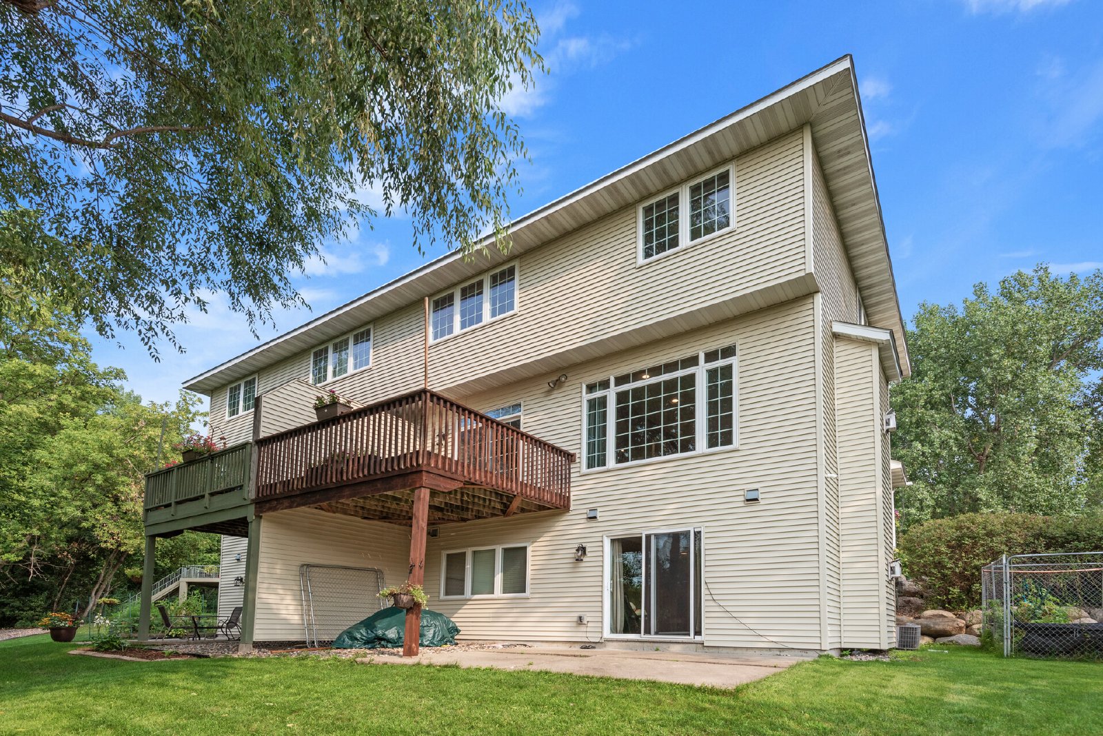 Malibu Drive, Edina (5548) LY KZ1 **HWP** - 1 property image