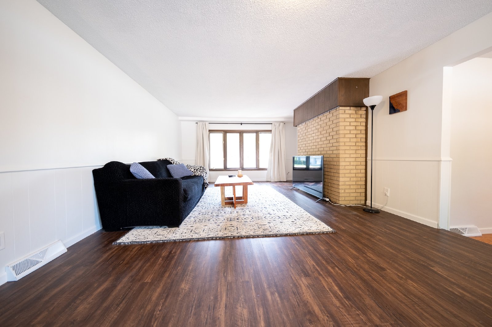 113th Street West, Bloomington (4517) JP CW1 - 1 property image