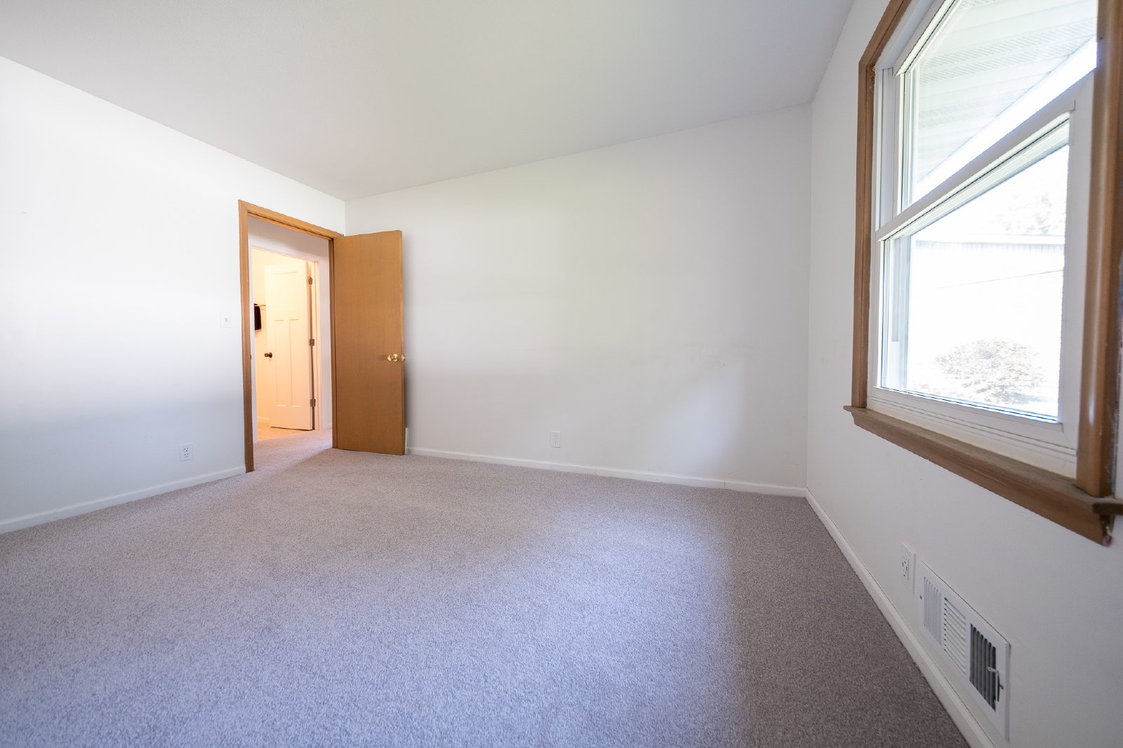 113th Street West, Bloomington (4517) JP CW1 - 1 property image