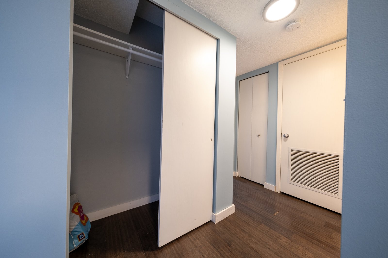 10th Street West, St Paul (26, Unit 804) AB KK1 - 804 property image