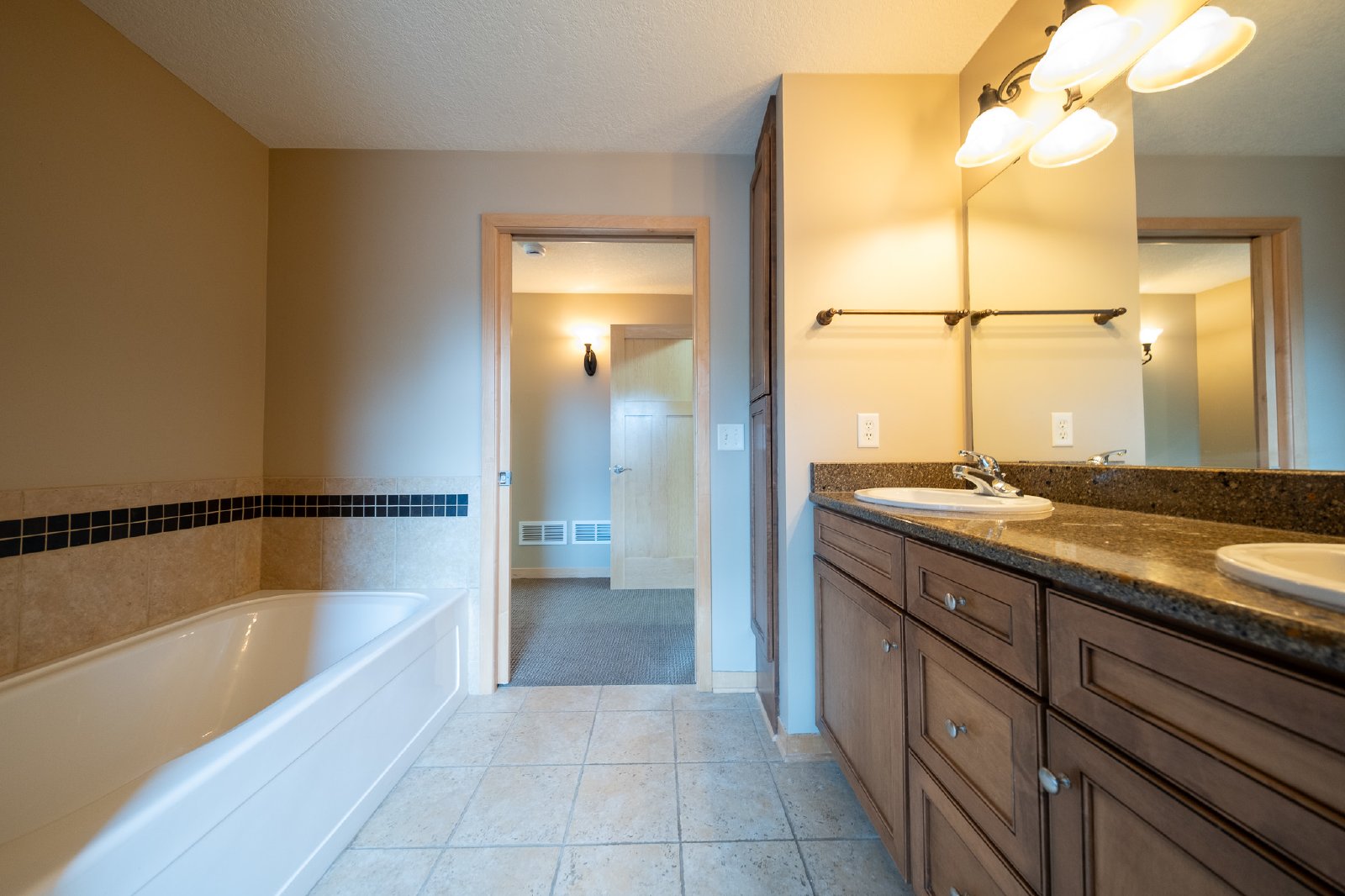 Berwood Avenue West, Vadnais Heights (852) MJ KK1 - 1 property image